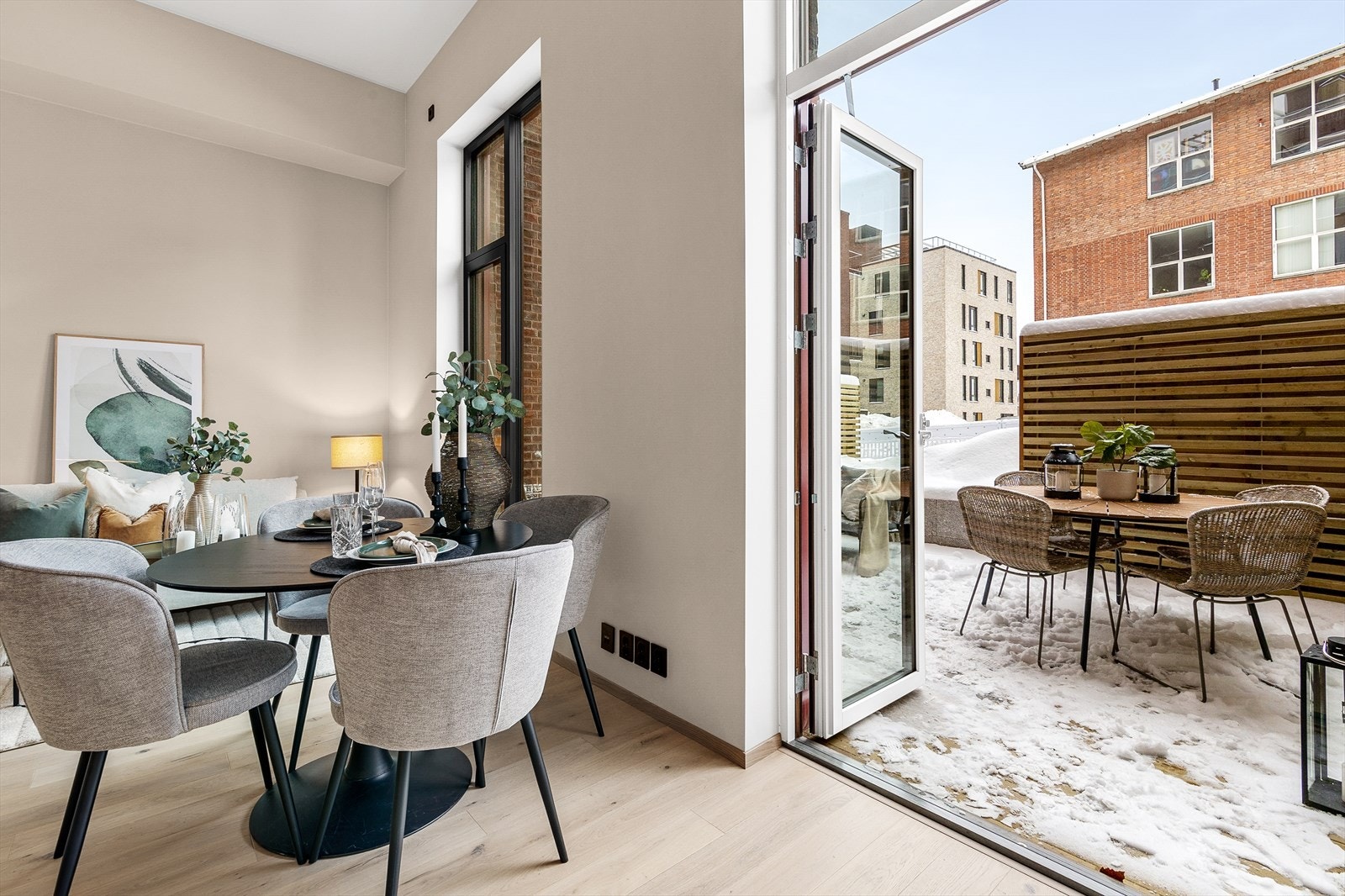 Stue med utgang til uteplass Galleribilde