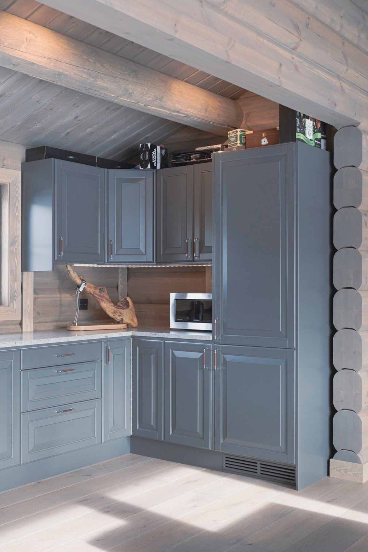 Kjøkkeninnredning fra Huseby medfølger. Foto fra en kundetilpasset hytte i tilsvarende modell. Galleribilde