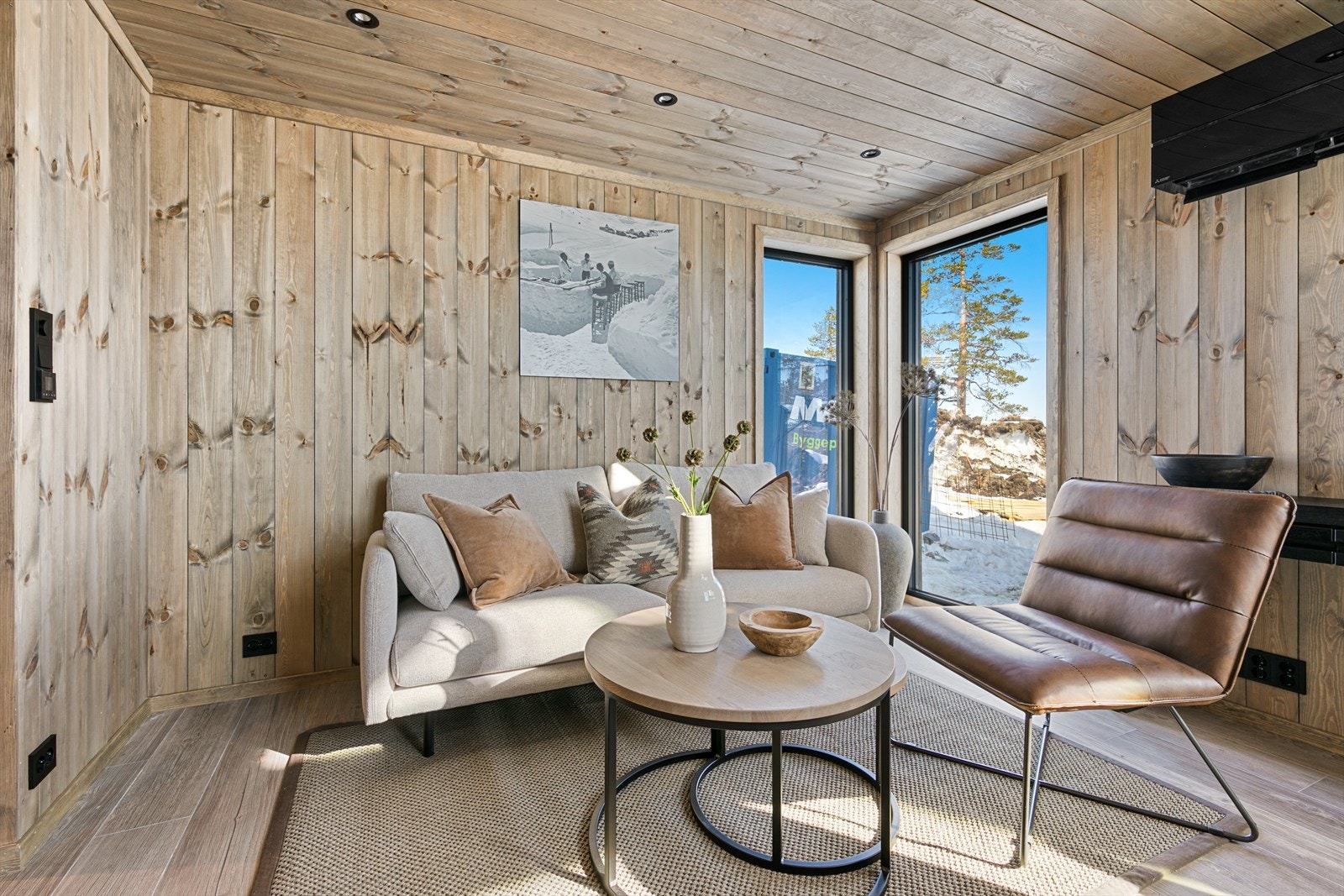 Eksempel på stue. Bilde fra en ferdigstilt bolig i prosjektet med en annen leveranse. Avvik vil forekomme. Galleribilde