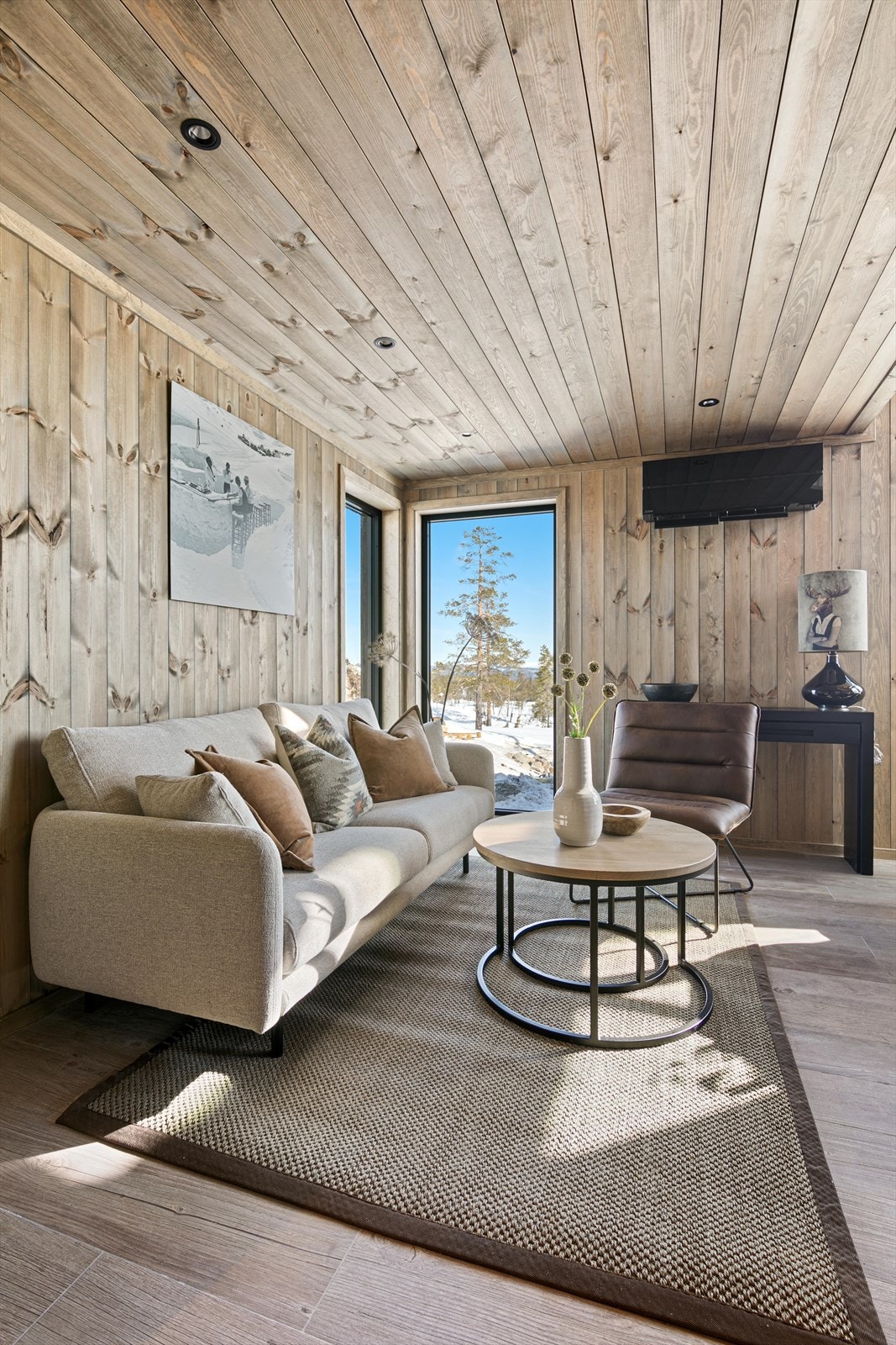 Eksempel på stue. Bilde fra en ferdigstilt bolig i prosjektet med en annen leveranse. Avvik vil forekomme. Galleribilde