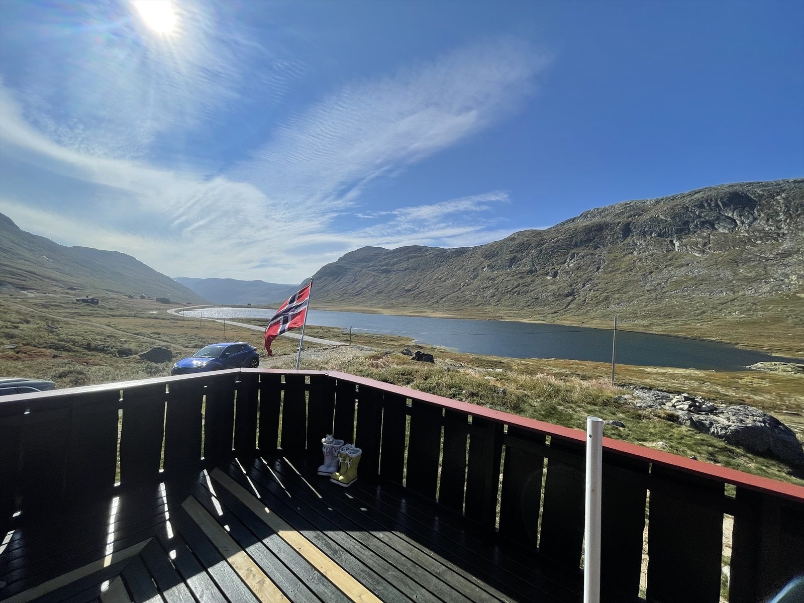 Hytta har en fantastisk utsikt sommer som vinter! Galleribilde