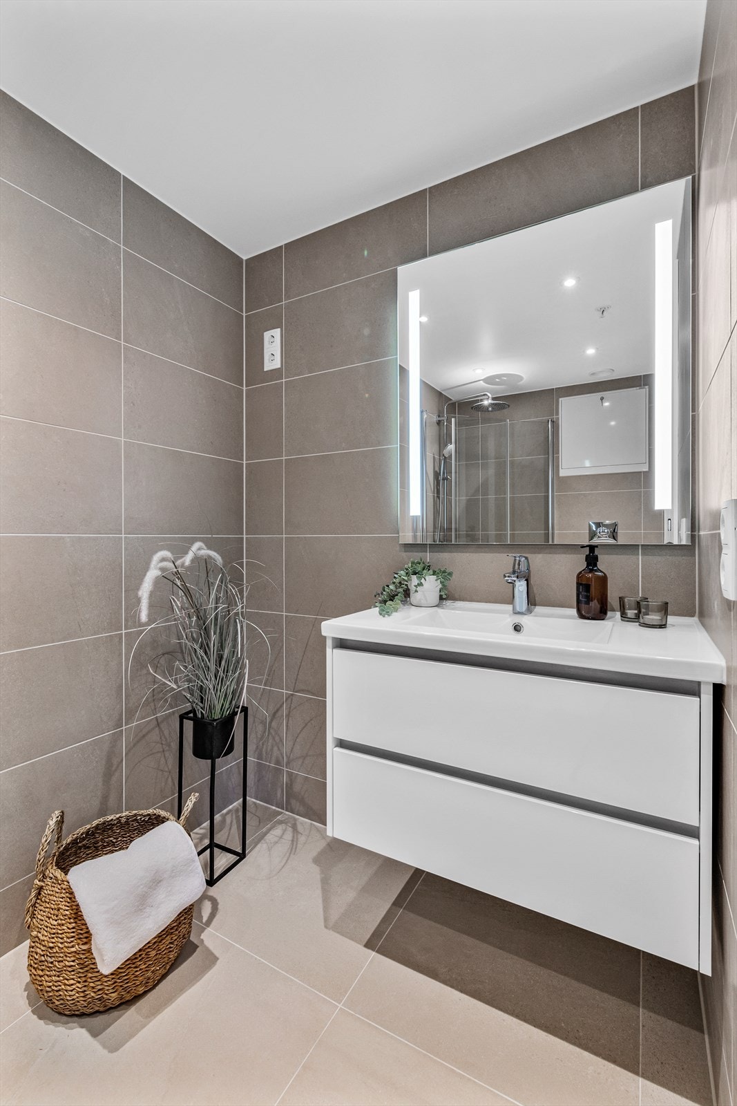 Delikat flislagt bad. Galleribilde