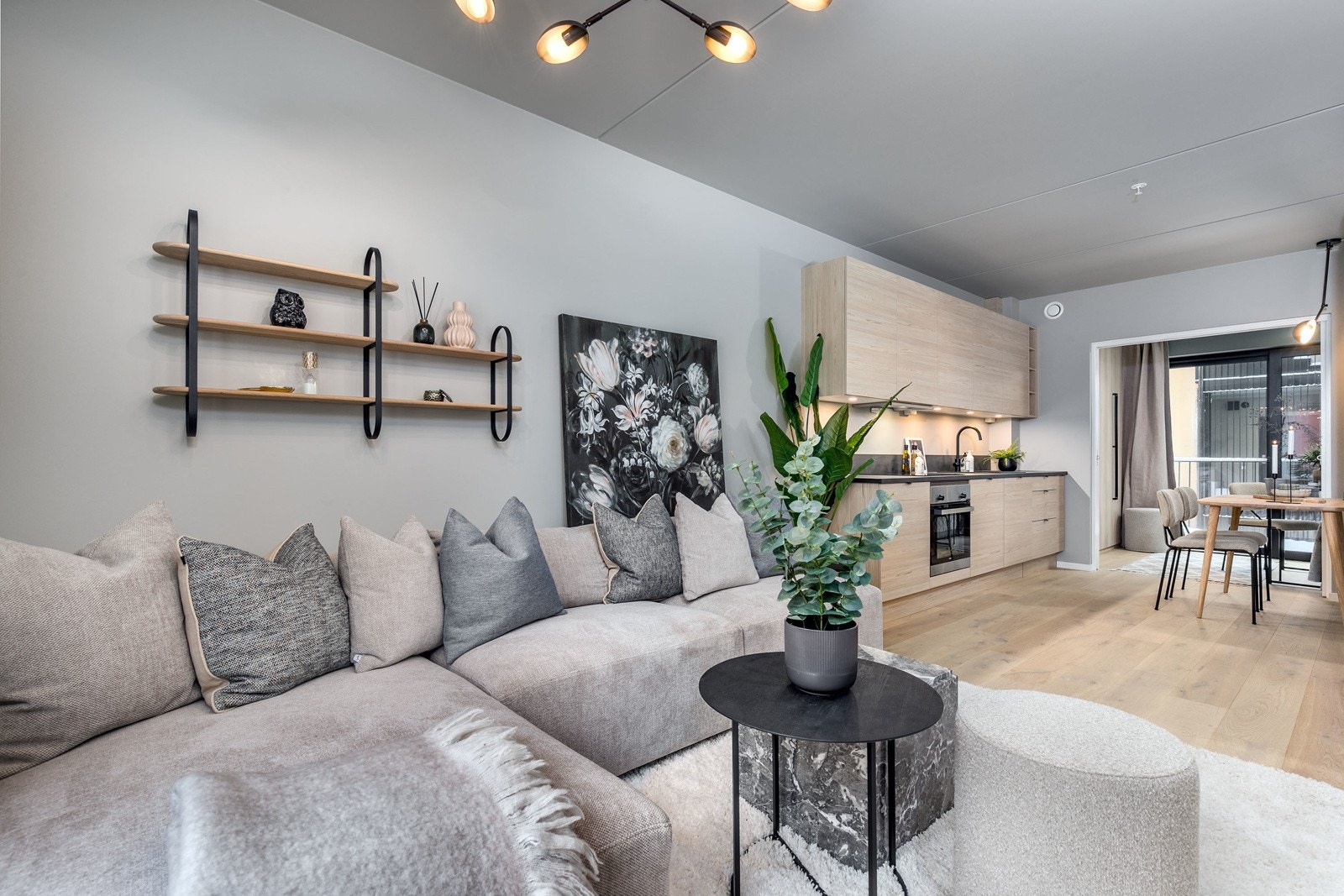 Stue med åpen kjøkkenløsning Galleribilde