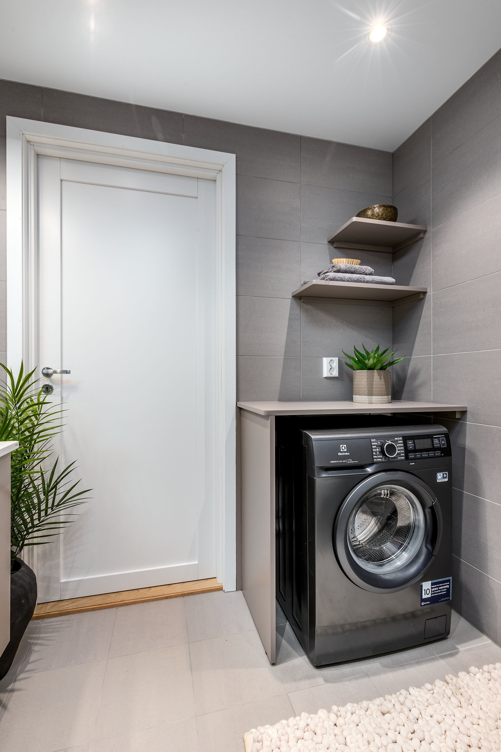 Egen nisje for vaskemaskin Galleribilde