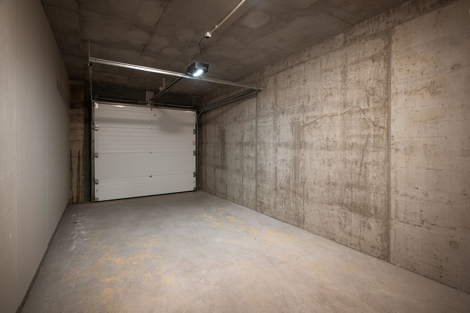 Privat garasje - foto fra bygning C Galleribilde