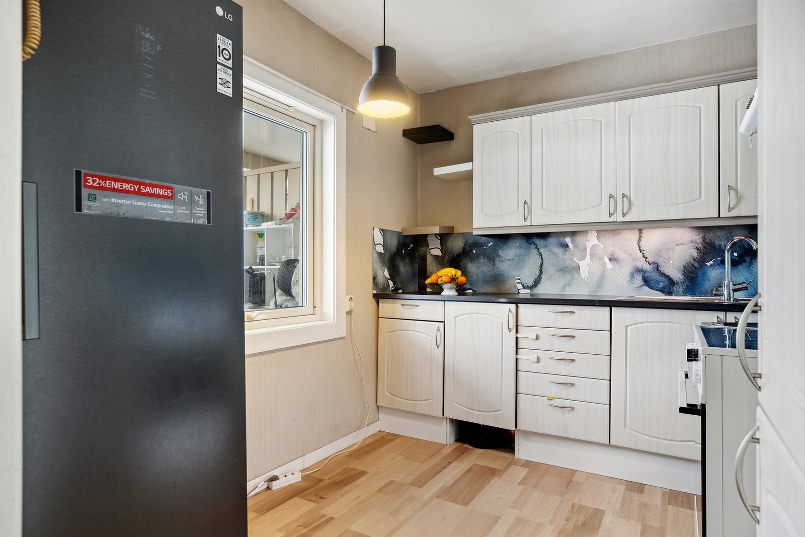 Lyst kjøkken på 8 m² med gode oppbevaringsmuligheter i skap. Galleribilde