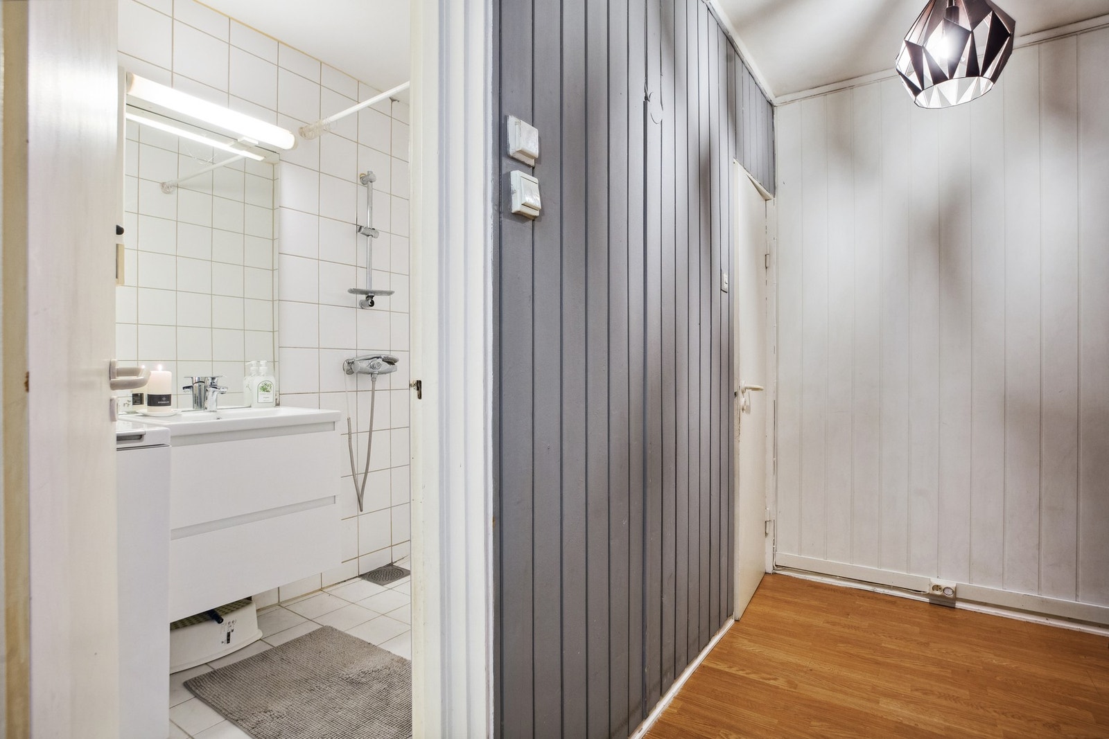 Praktisk separat WC og bad. Galleribilde