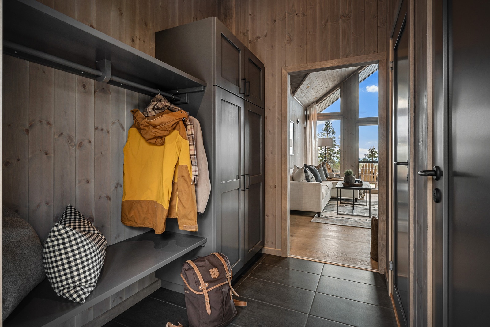 Det første man møter er en god gang Galleribilde