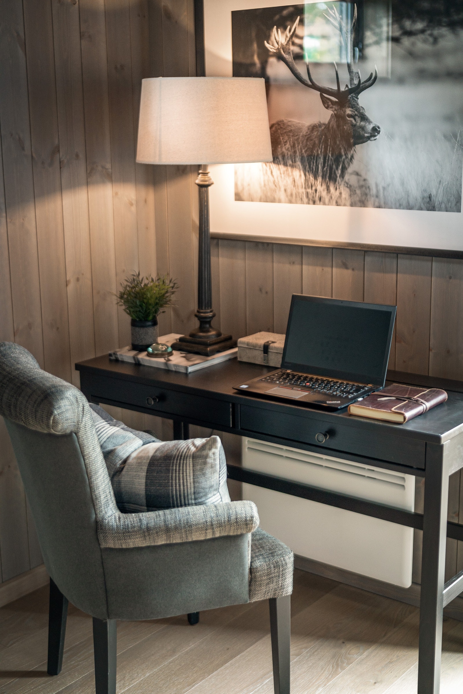 Det ene soverommet er i dag innredet som kontor Galleribilde