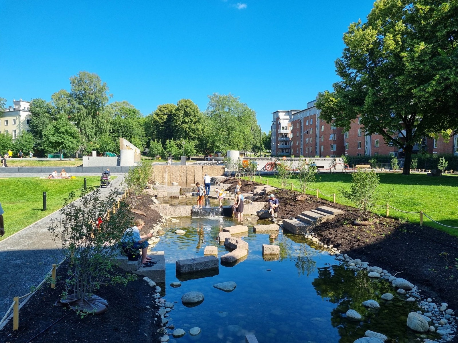 Klosterenga skulpturpark sommerstid Galleribilde