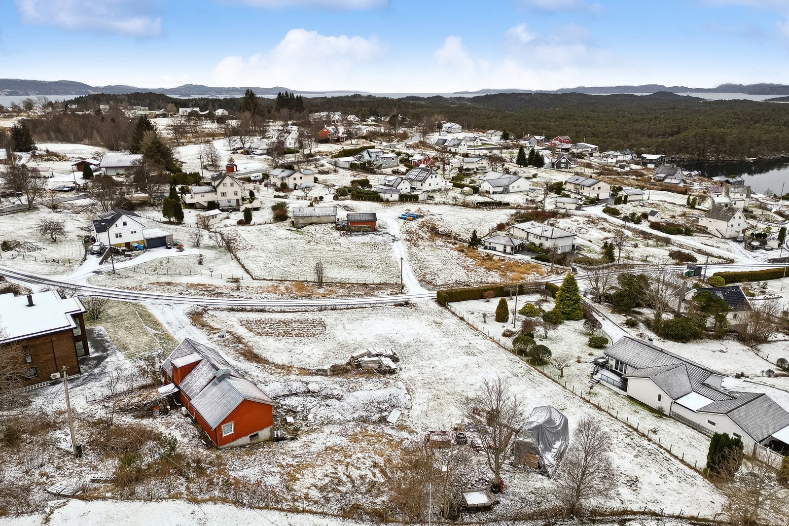 Dette er boligtomten for deg som ønsker en attraktiv beliggenhet i et populært område! Galleribilde
