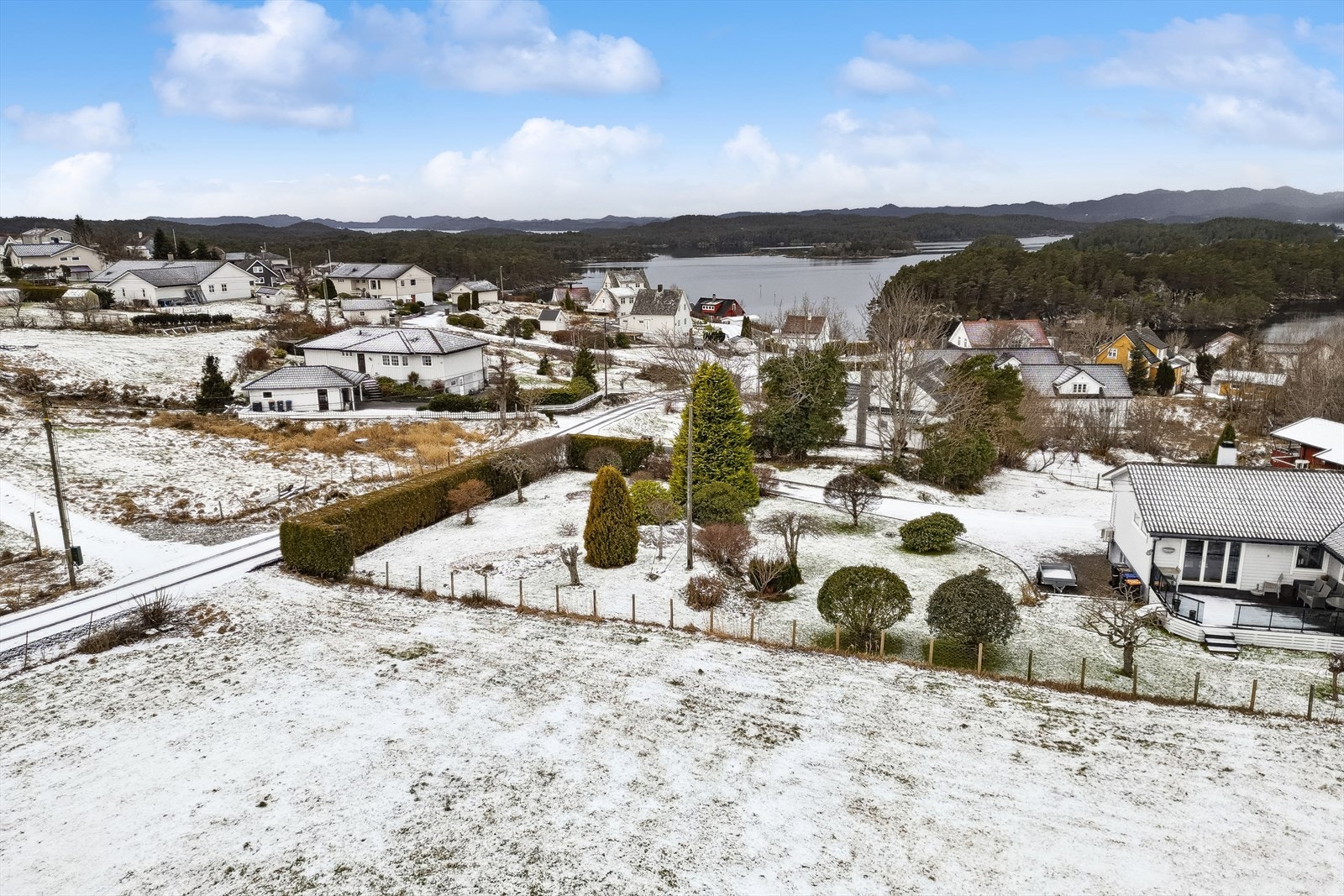 Her har du en romslig, attraktiv boligtomt m/flott utsikt og gode solforhold. Galleribilde