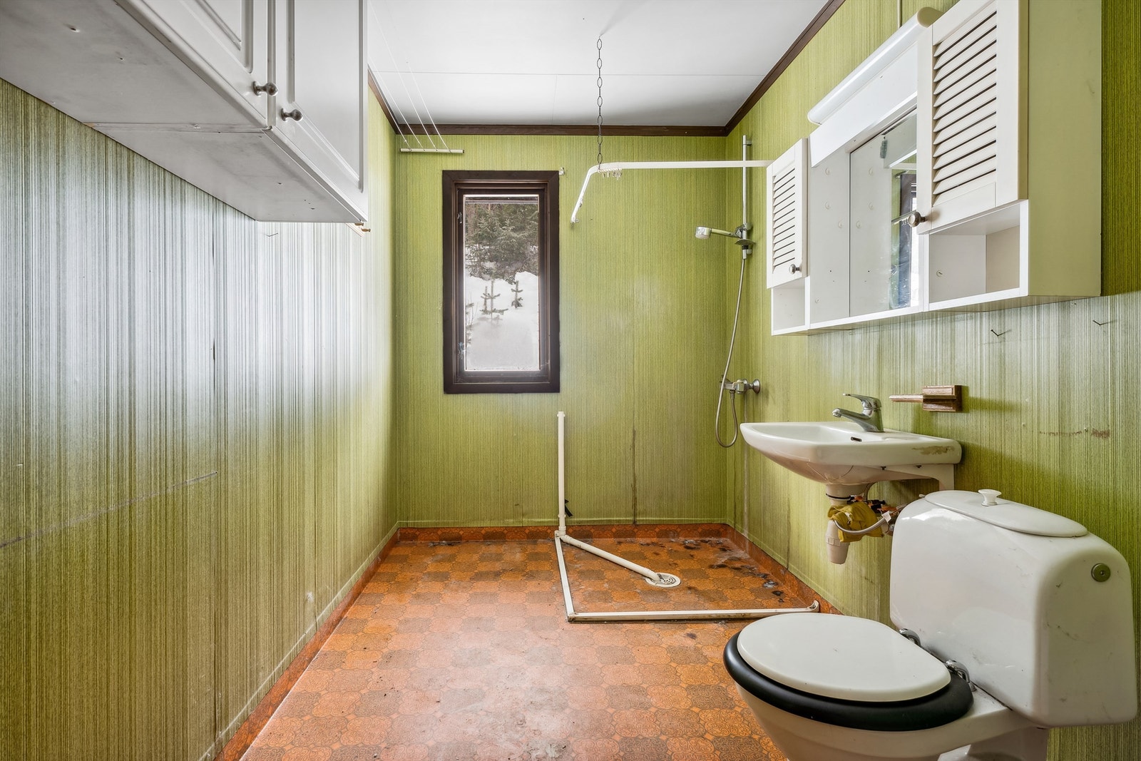 Nummer 48: Bad med behov for totalrenovering Galleribilde