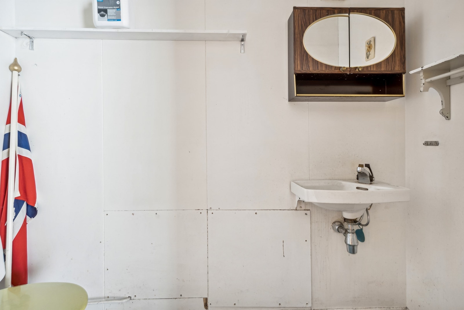 Toalettrom med behov for oppgradering Galleribilde