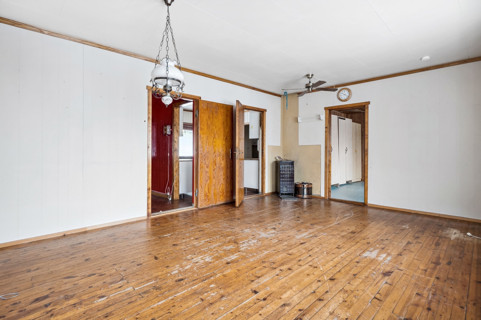 Nummer 56: Stuen har store slitasjer på gulv Galleribilde