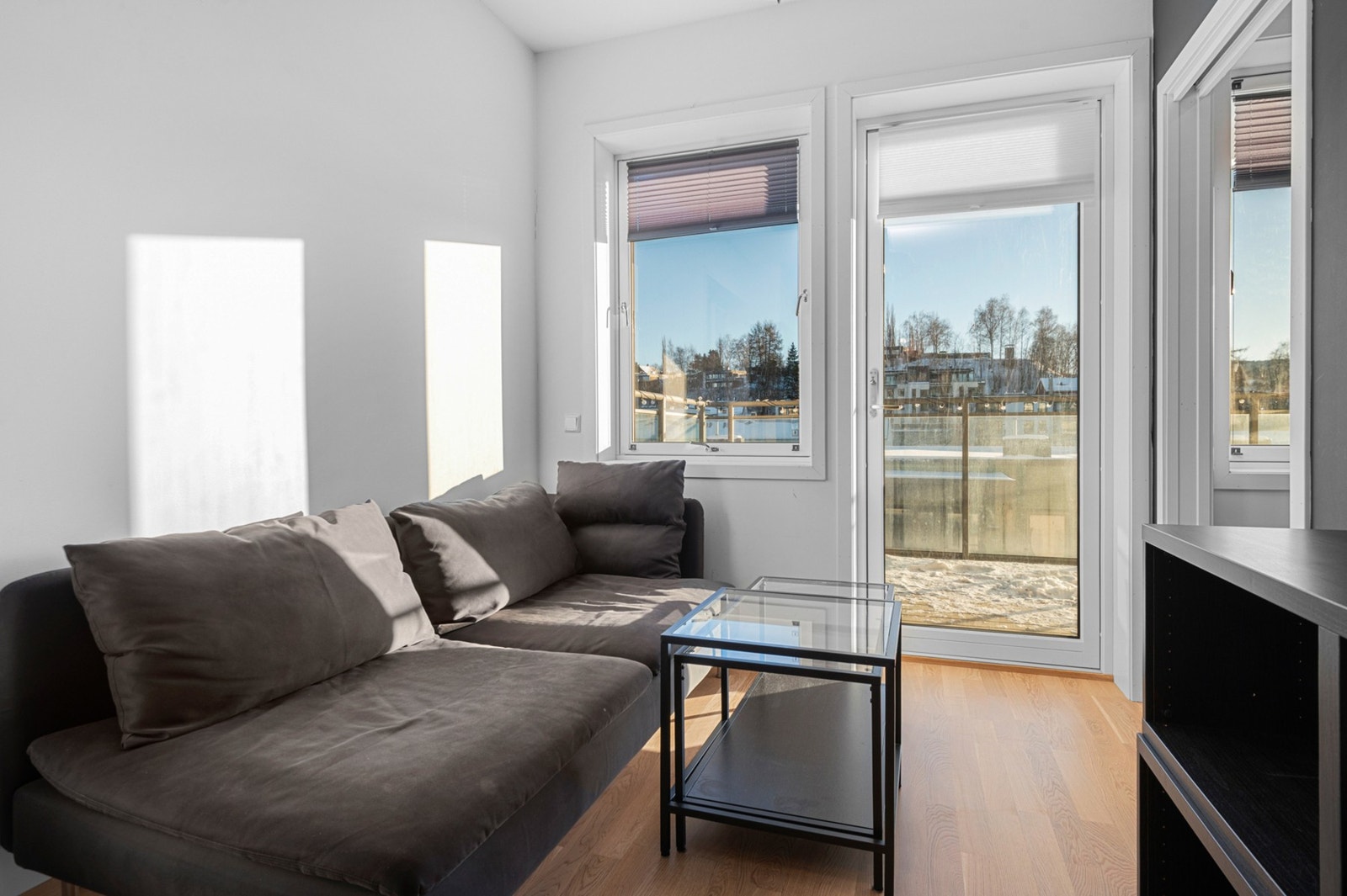 Her får du en praktisk leiligheten i 4. etg med gode sol- og utsiktsforhold. Galleribilde