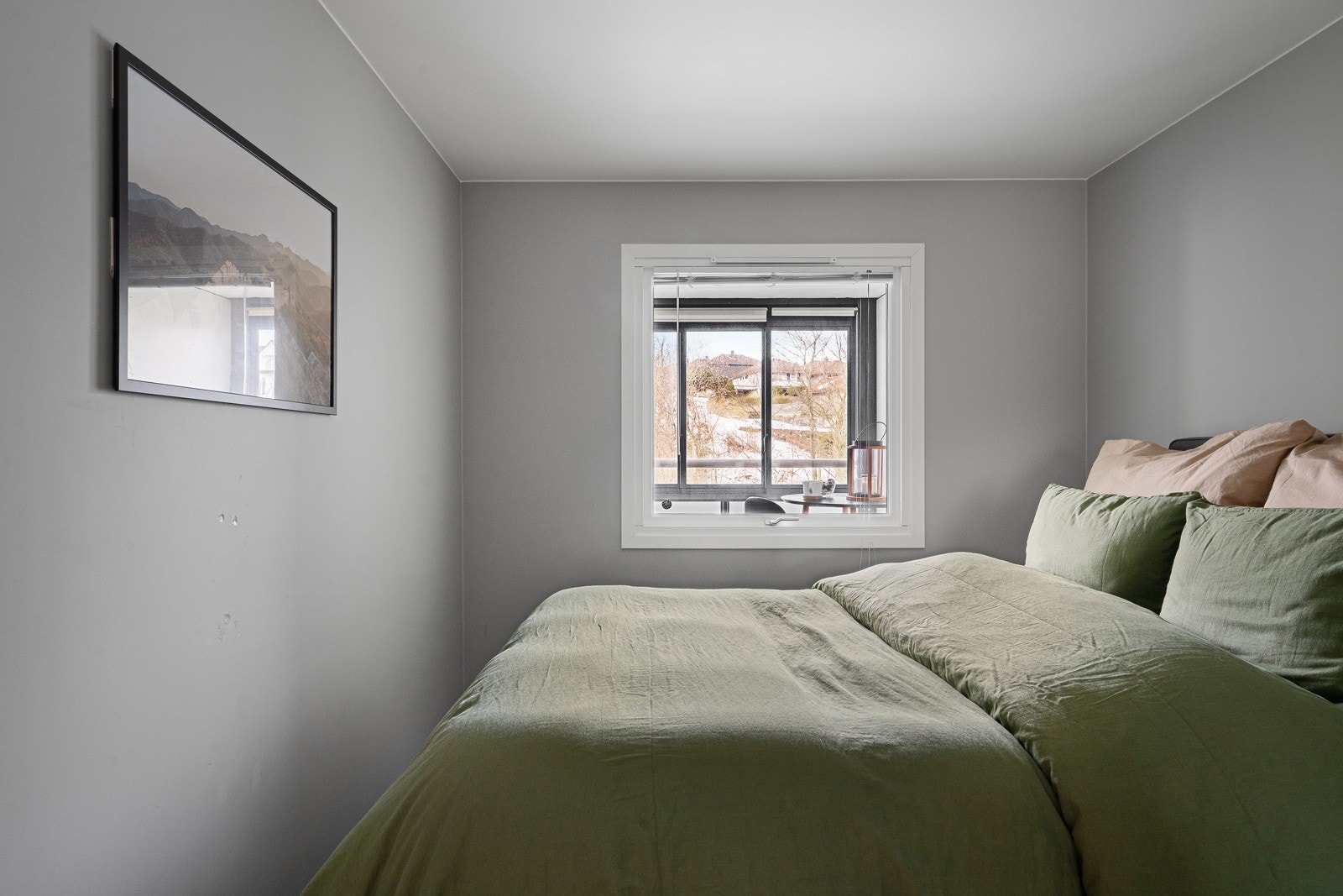 Soverommet er av god størrelse med plass til dobbeltseng og garderobeløsning. Galleribilde