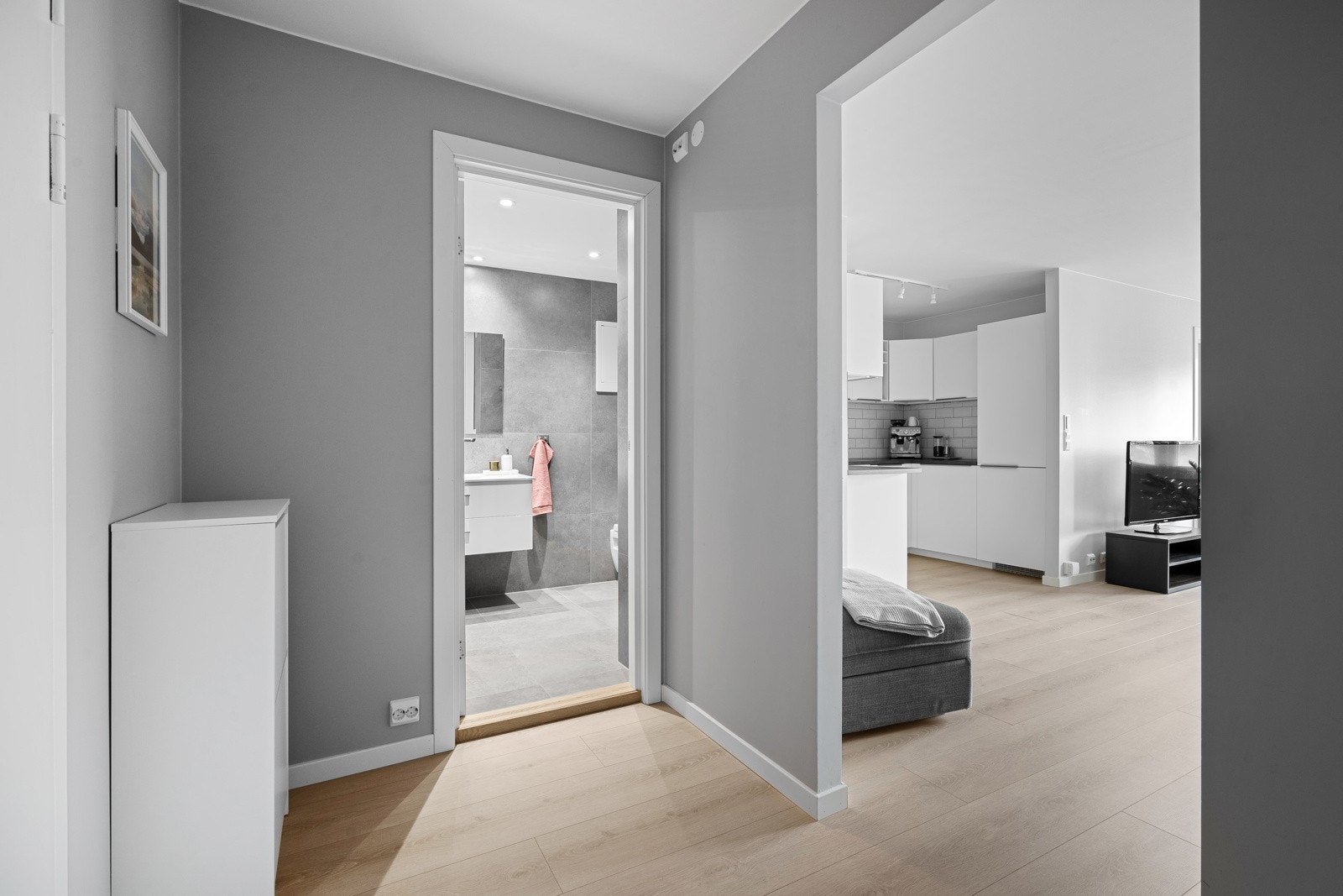 Romslig gang/entre med gode lagringsmuligheter. Galleribilde