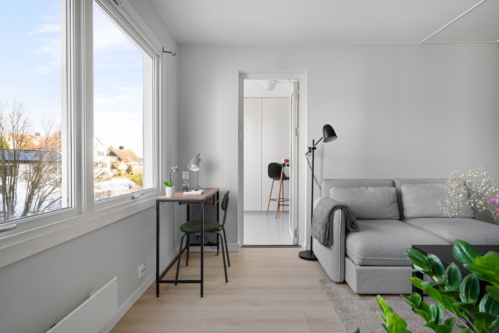 Fra stuen er det også tilkomst til en herlig innglasset balkong. Galleribilde