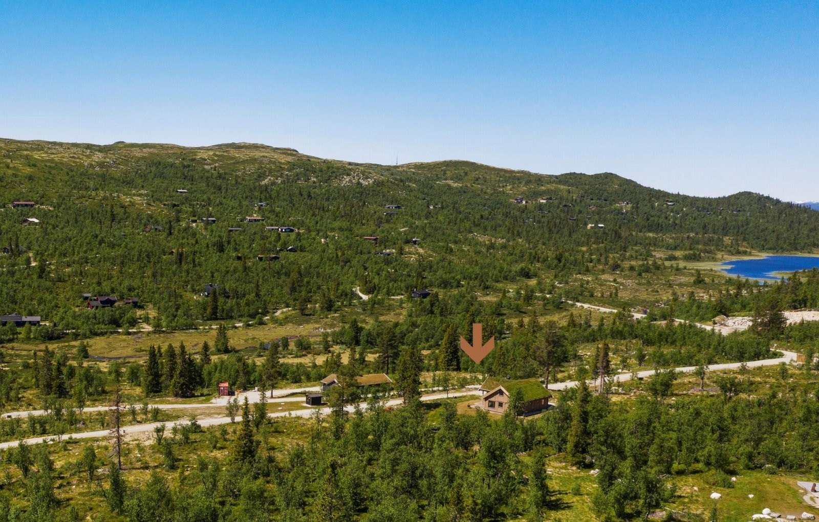 Lokal megler Ådne Holestøl Hognerud har gleden av å presentere denne flotte tomten i nytt spennende felt på Sangefjell. Pilen viser kun ca plassering. Galleribilde