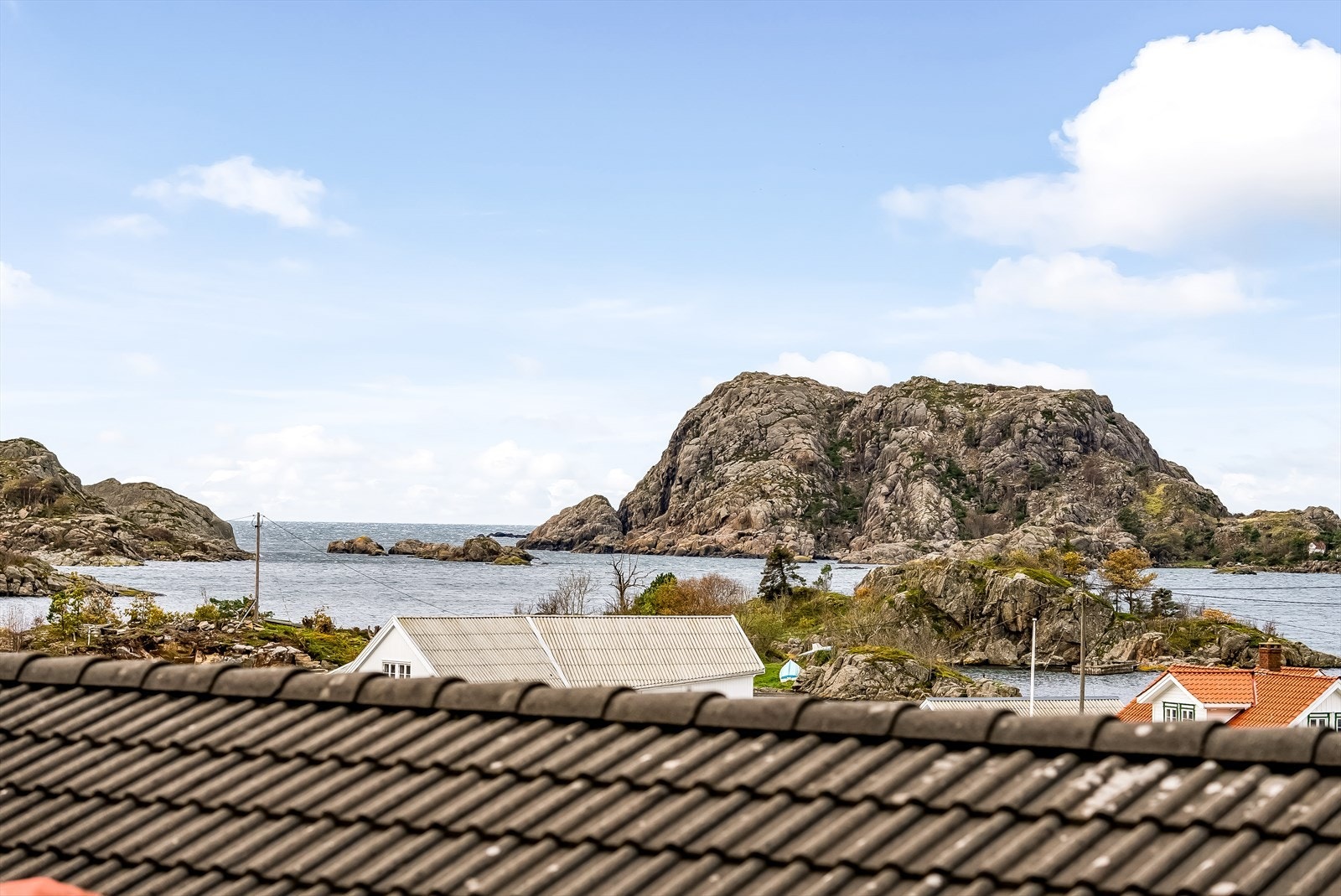 Her nyter du utsikten mot sjø og yrende småbåtliv! Galleribilde