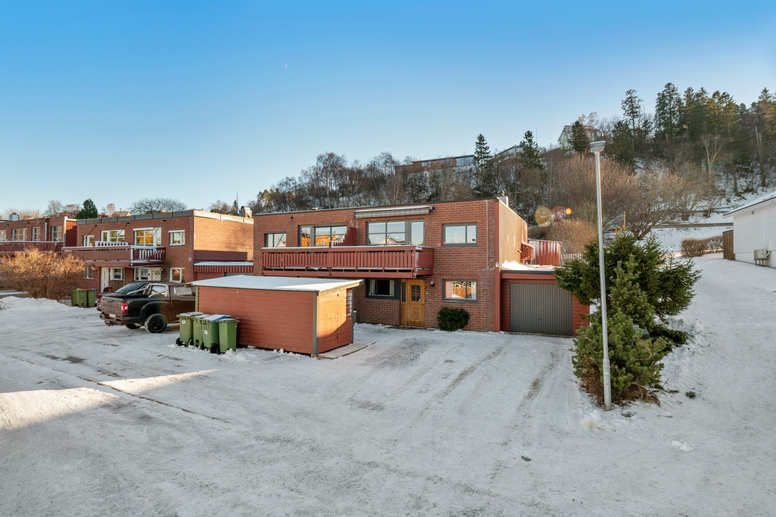 Eiendommen har en gunstig beliggenhet i et rolig og familievennlig boligområde. Galleribilde