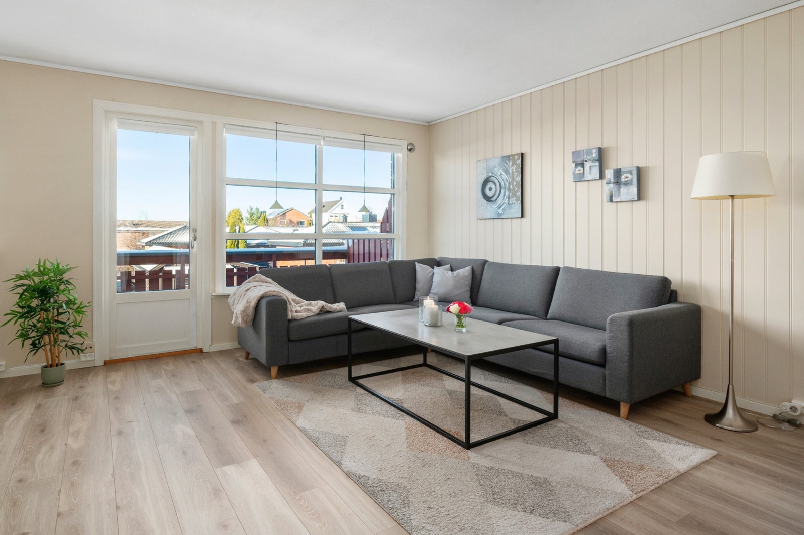 Fra stuen har du direkte utgang til balkongen. Galleribilde