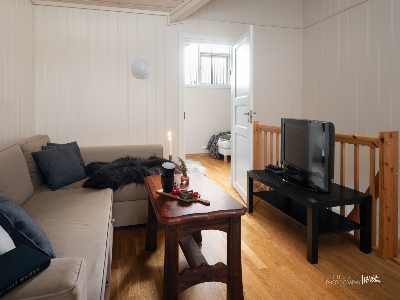 Opp i 2.etasje har man loftstue, 2 soverom og bad. Galleribilde