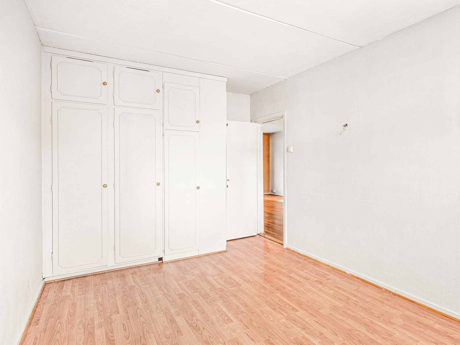 God oppbevaringsplass i integrerte skap. Galleribilde