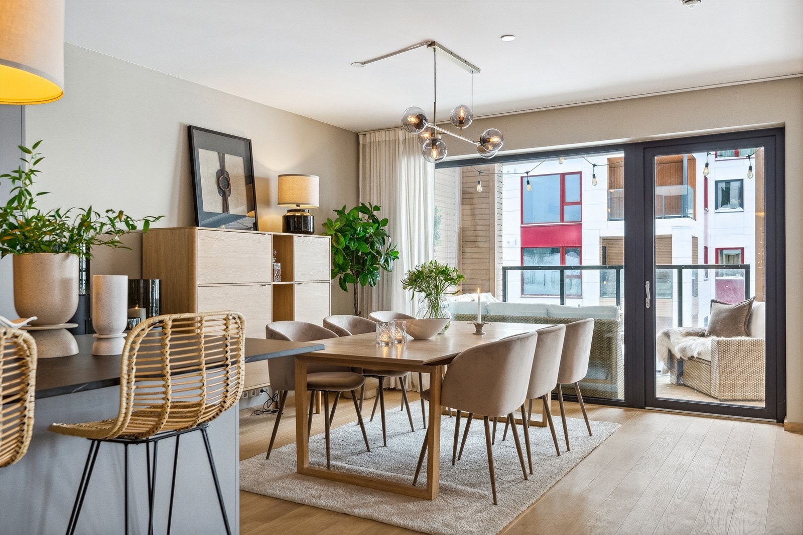 Leiligheten har behagelig oppvarming med fjernvarme som er inkludert i de månedlige felleskostnadene. Galleribilde