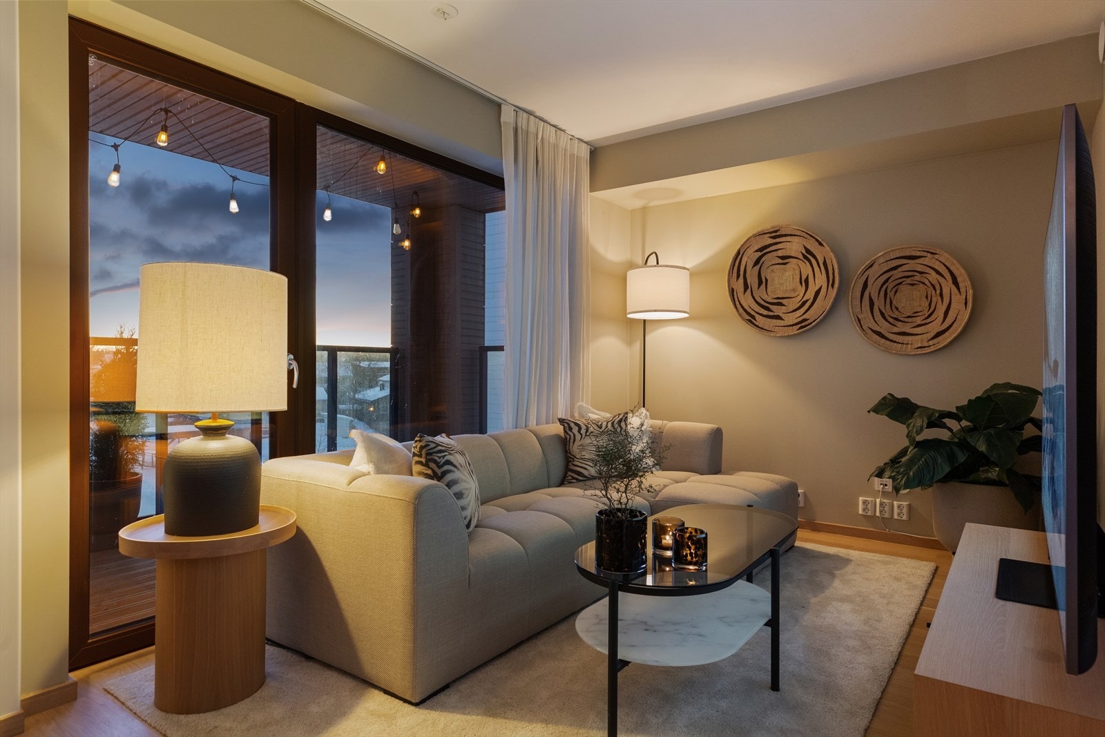 Leiligheten har en gjennomtenkt planløsning og god takhøyde som gir en behagelig romfølelse. Galleribilde