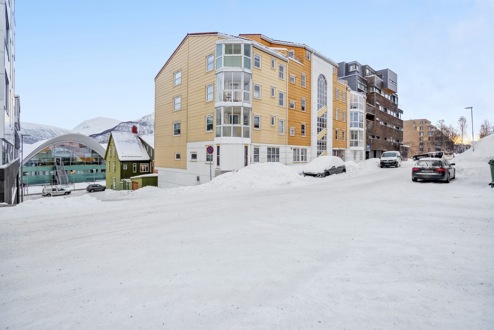 Alle sentrums servicetilbud finner du innenfor få minutters gange. Ypperlig for de som ønsker en enkel og urban livsstil. Galleribilde