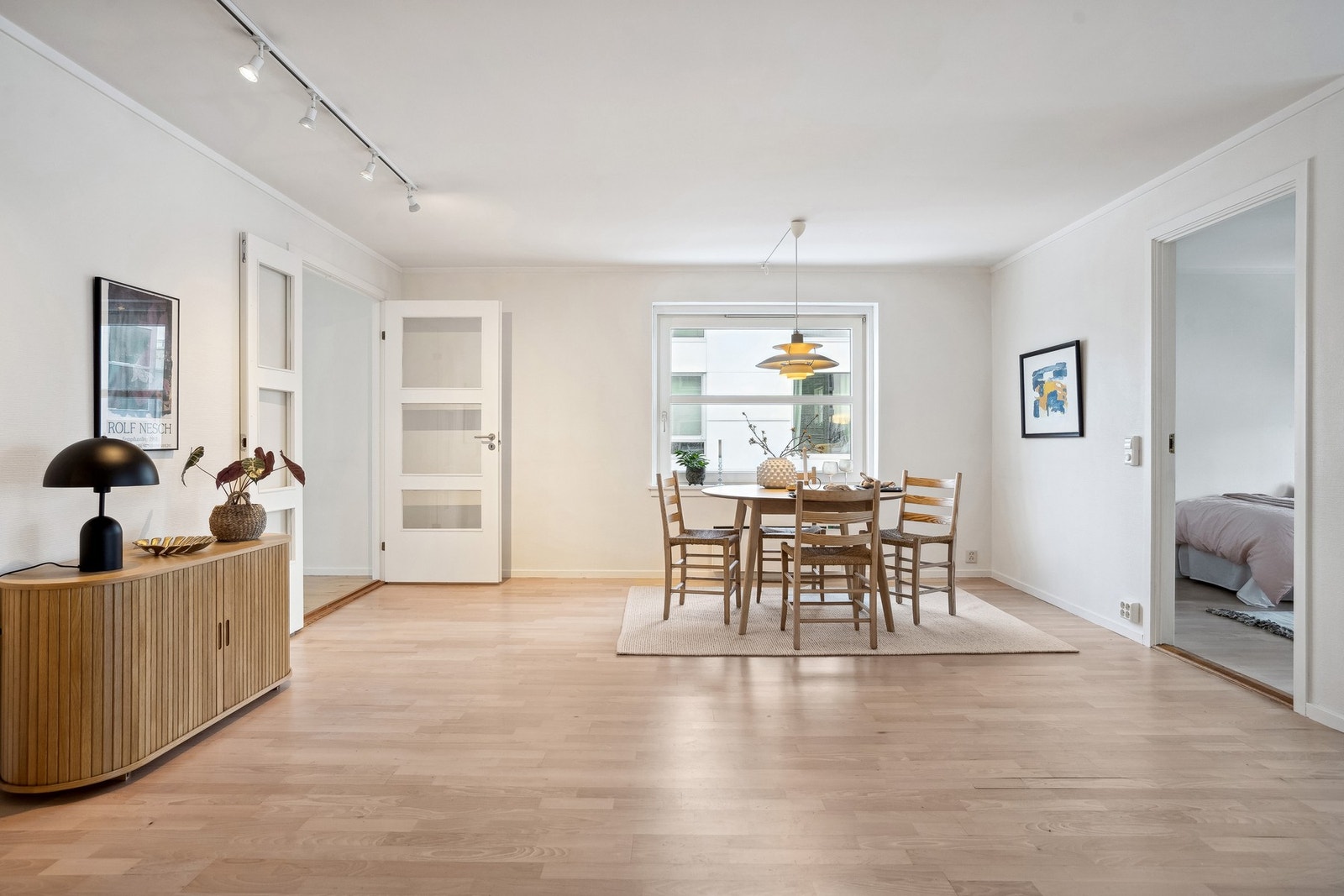 Her får du god plass til stort spisebord og mange gjester. Galleribilde
