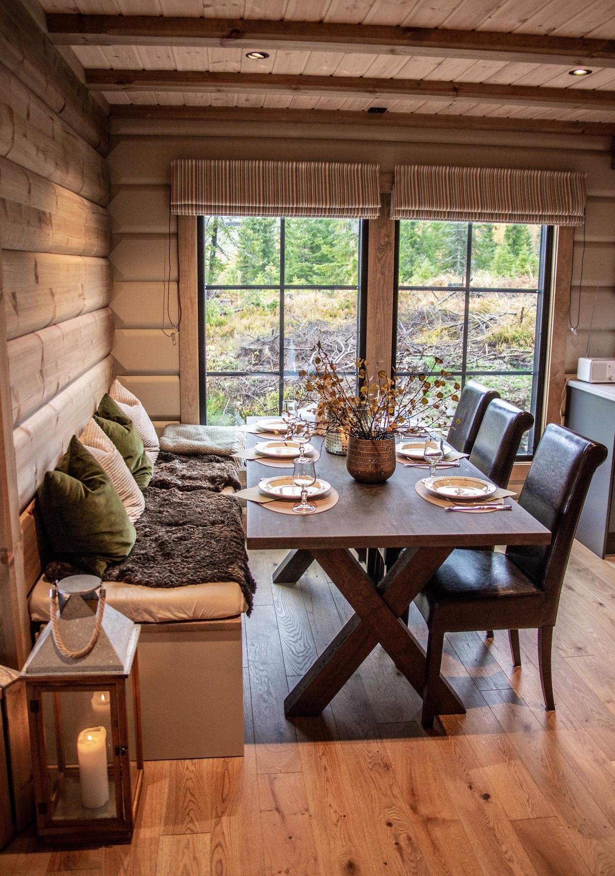 Spisestuen har god plass til familie og venner.
Foto fra en kundetilpasset modell. Galleribilde