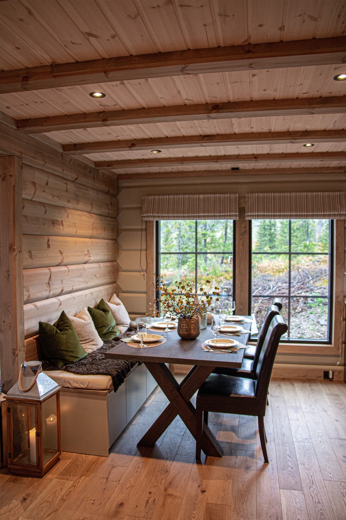 Spisestuen har god plass til familie og venner.
Foto fra en kundetilpasset modell. Galleribilde