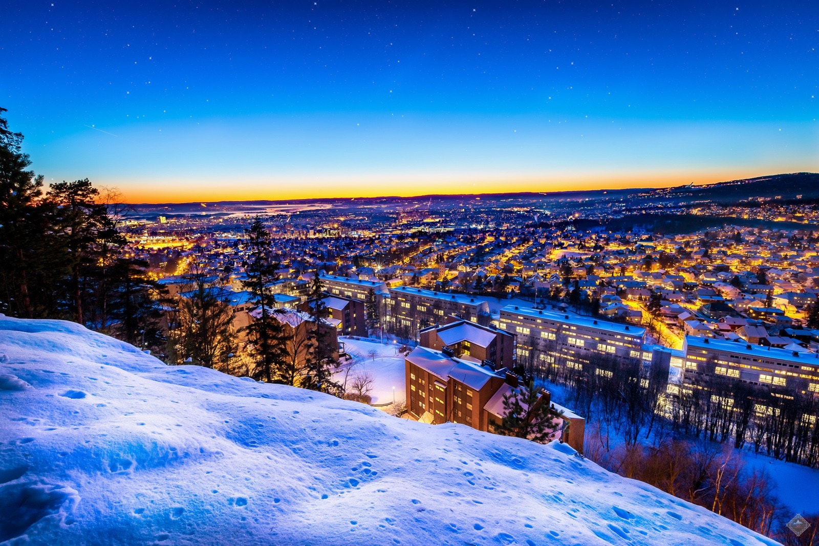 Rett nedenfor Markagrensen ligger sameiet, høyt over Oslo by! Galleribilde