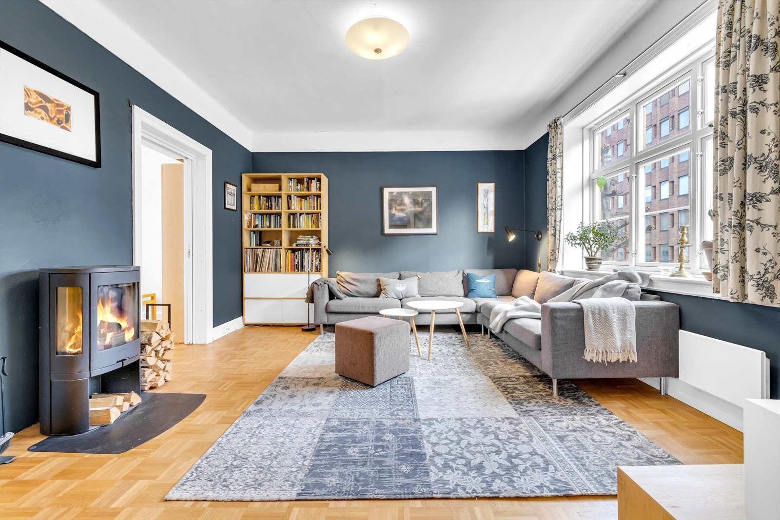 Stuen er av god størrelse Galleribilde