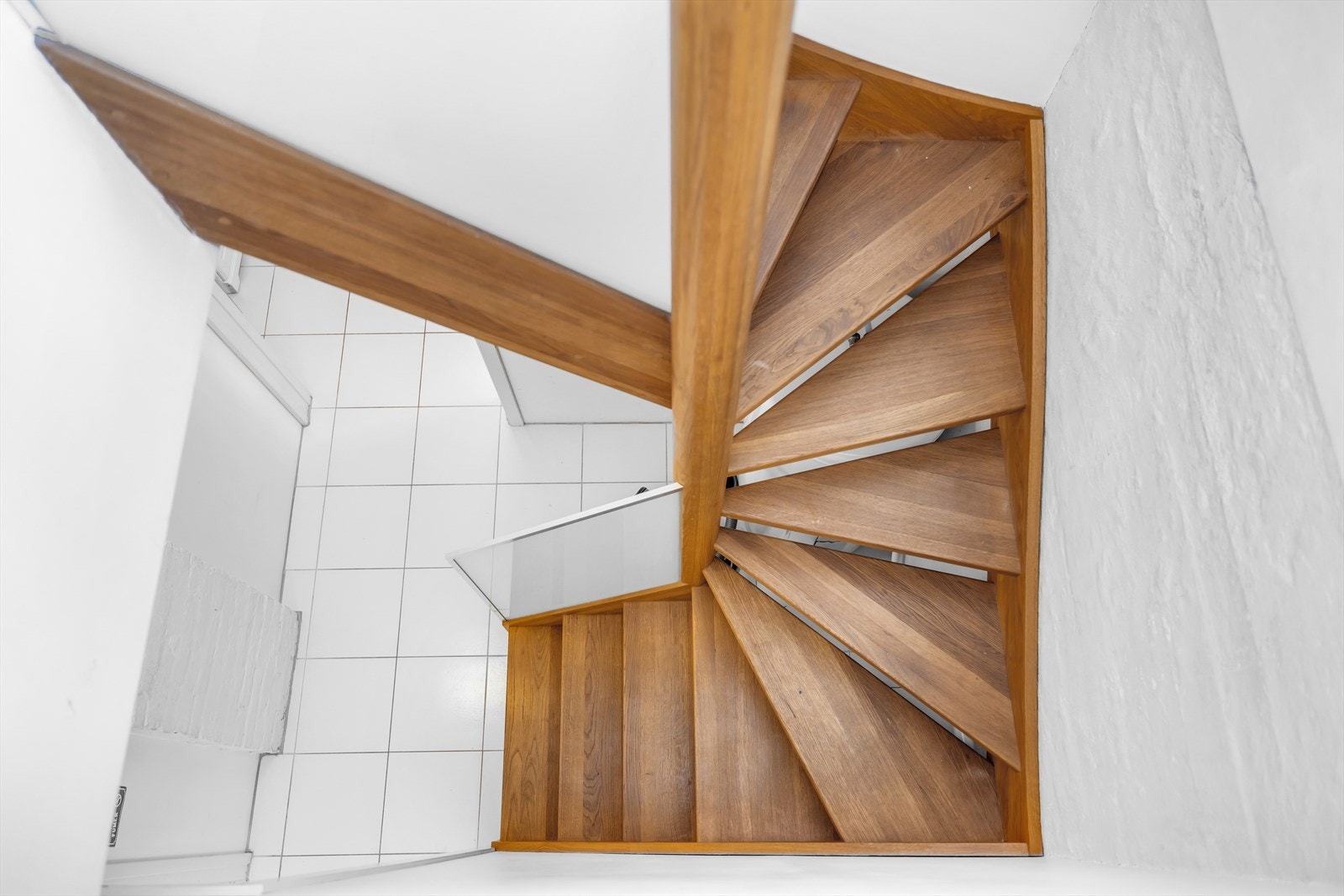 Underetasje med to soverom og trapp ble bygget i 2008. Ferdigattest foreligger Galleribilde