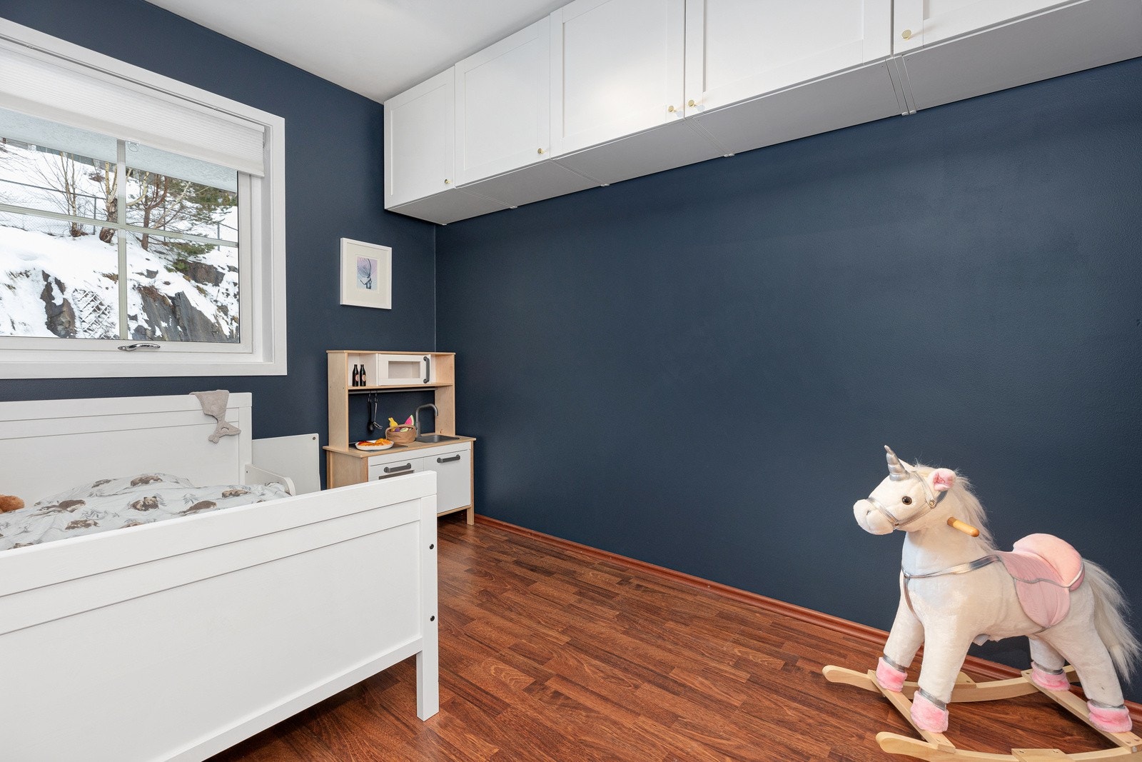 Soverom 2 med god plass og skapplass. Galleribilde