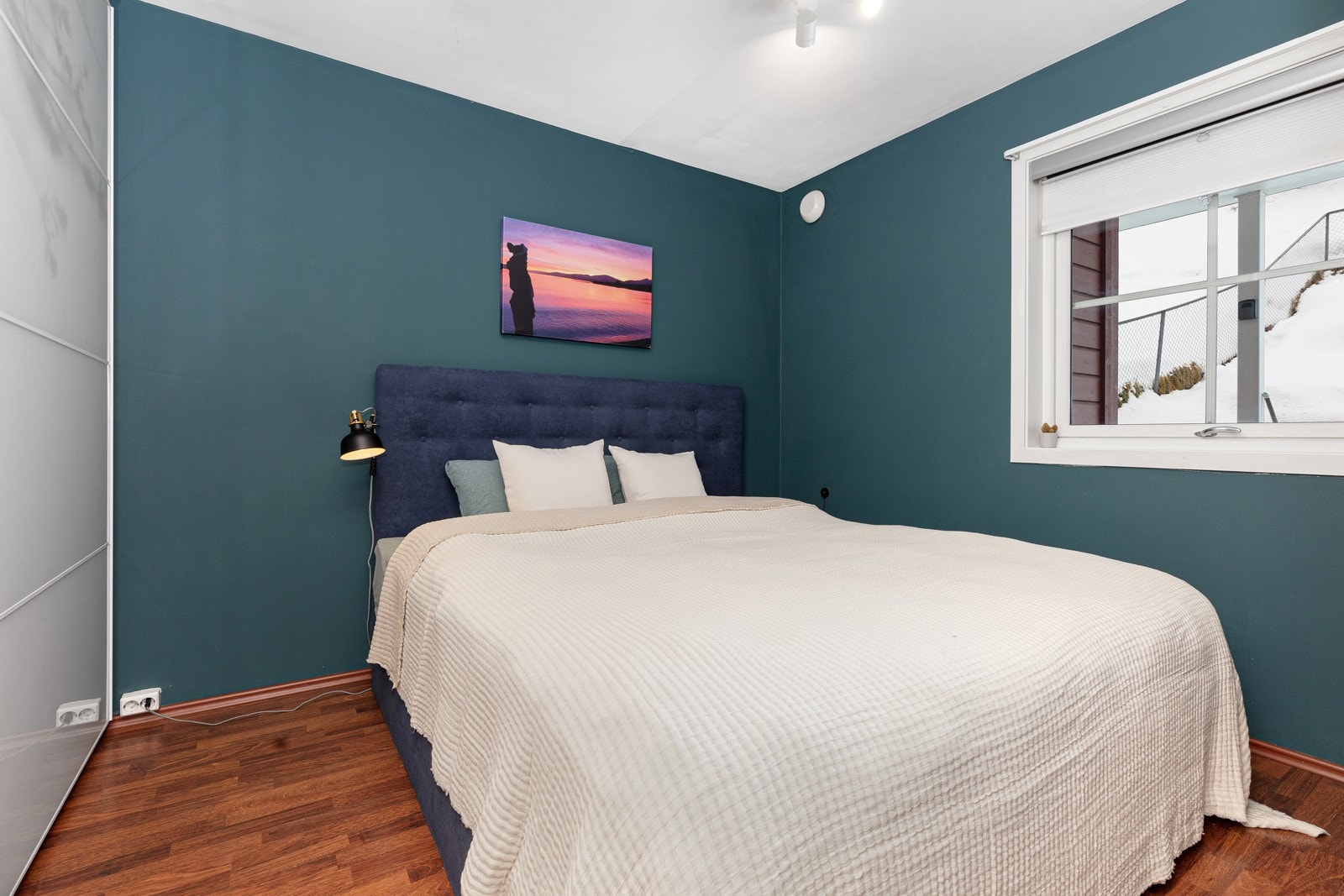 Stort og innbydende hovedsoverom. Galleribilde