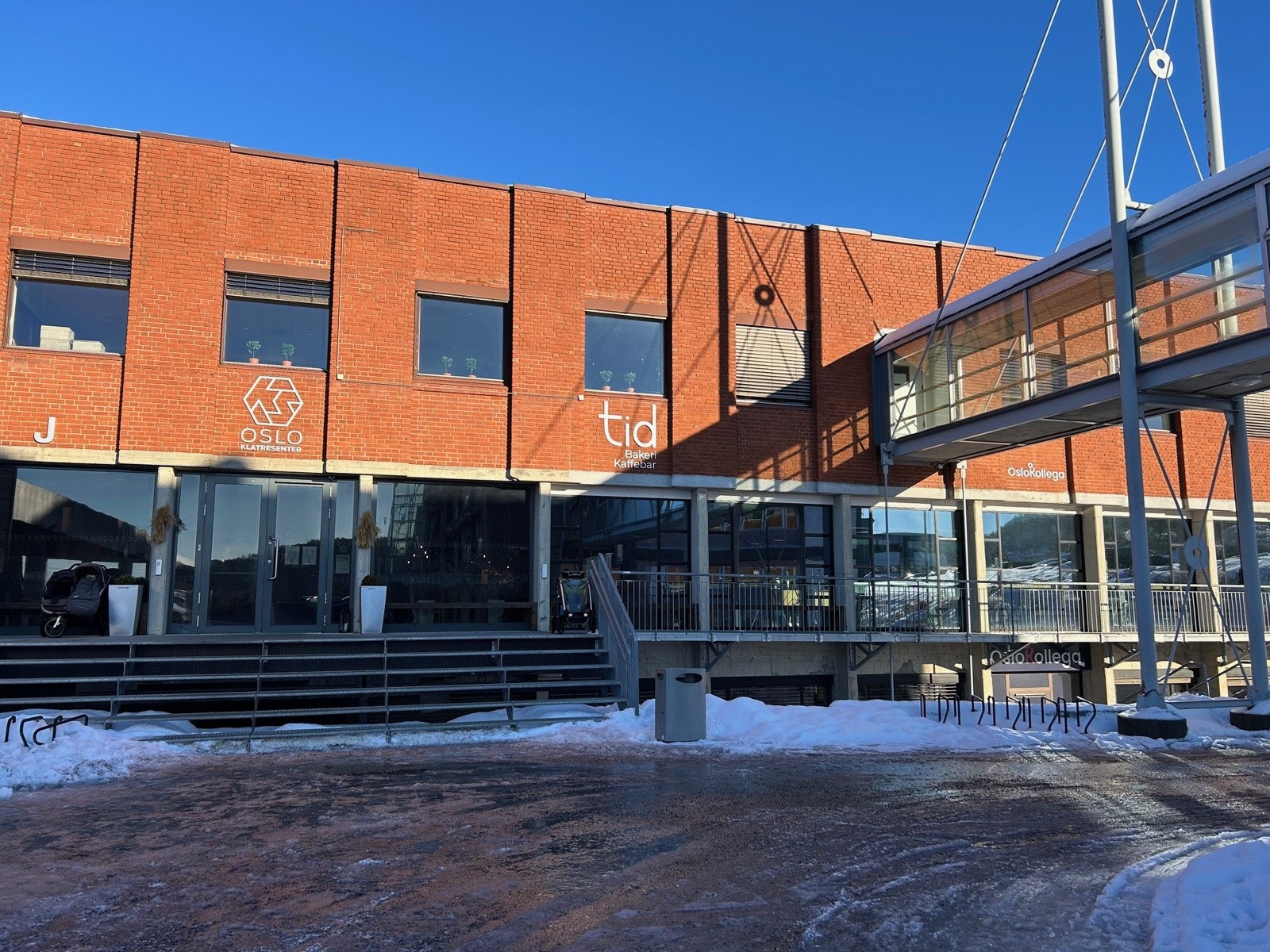 Oslo klatresenter og Tid kafè ligger like i nærheten. Galleribilde