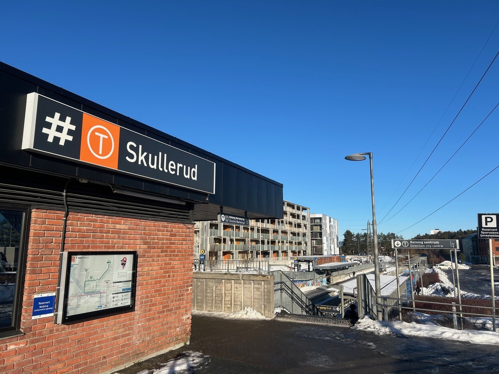 Kort vei til t-bane, buss, flybuss og nattbuss. Galleribilde