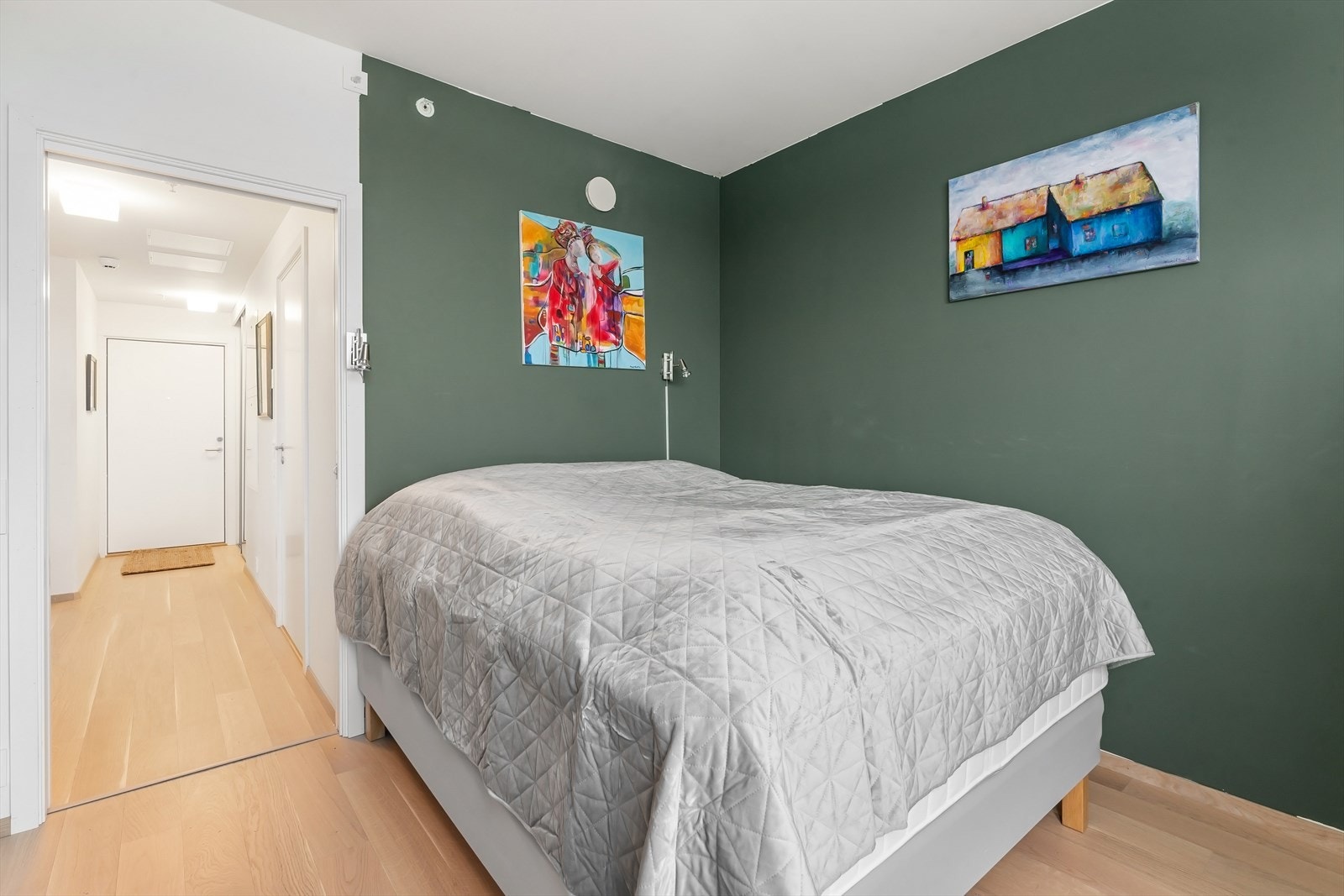 Stort og fint soverom med gode lys- og utsiktsforhold. Galleribilde