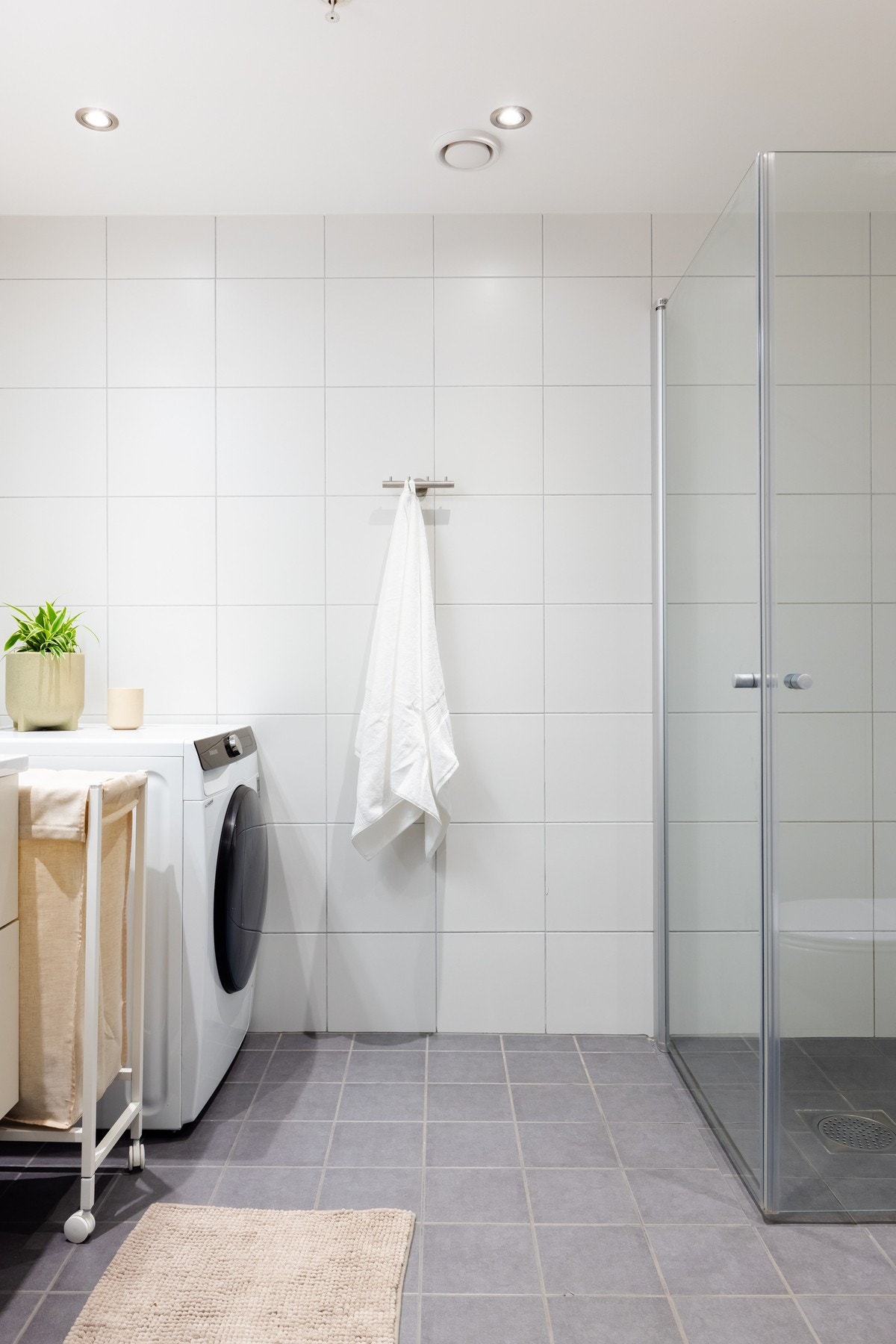 Badet er fra 2017 og er tidløst innredet Galleribilde