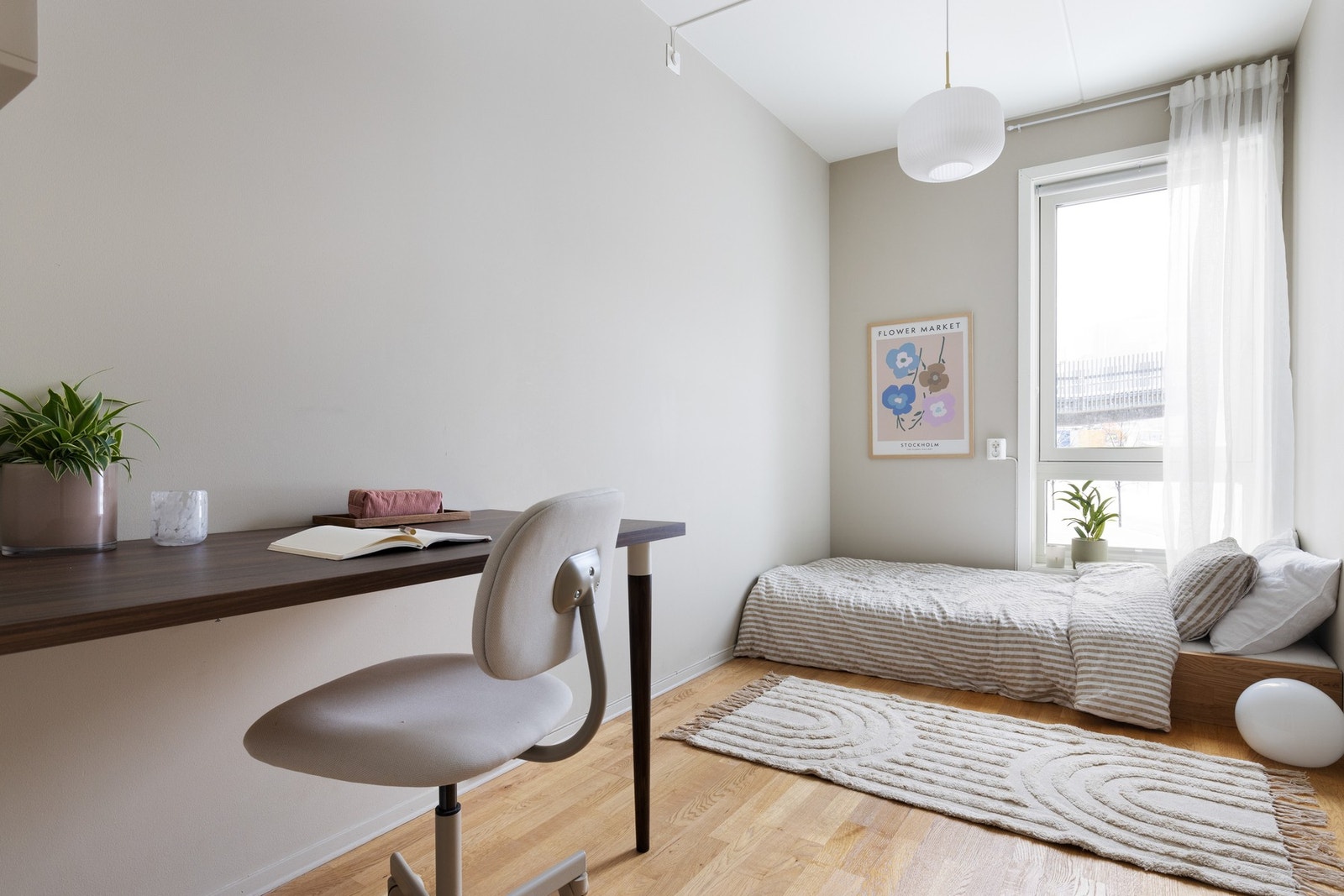 Soverommene er svale og har vinduer mot stille områder Galleribilde