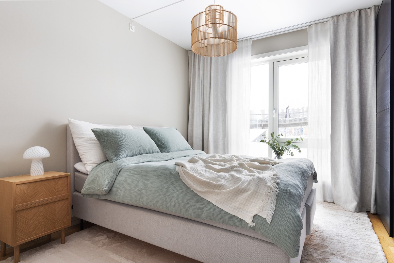 Hovedsoverommet er meget romslig, med god plass til blant annet 180cm seng Galleribilde