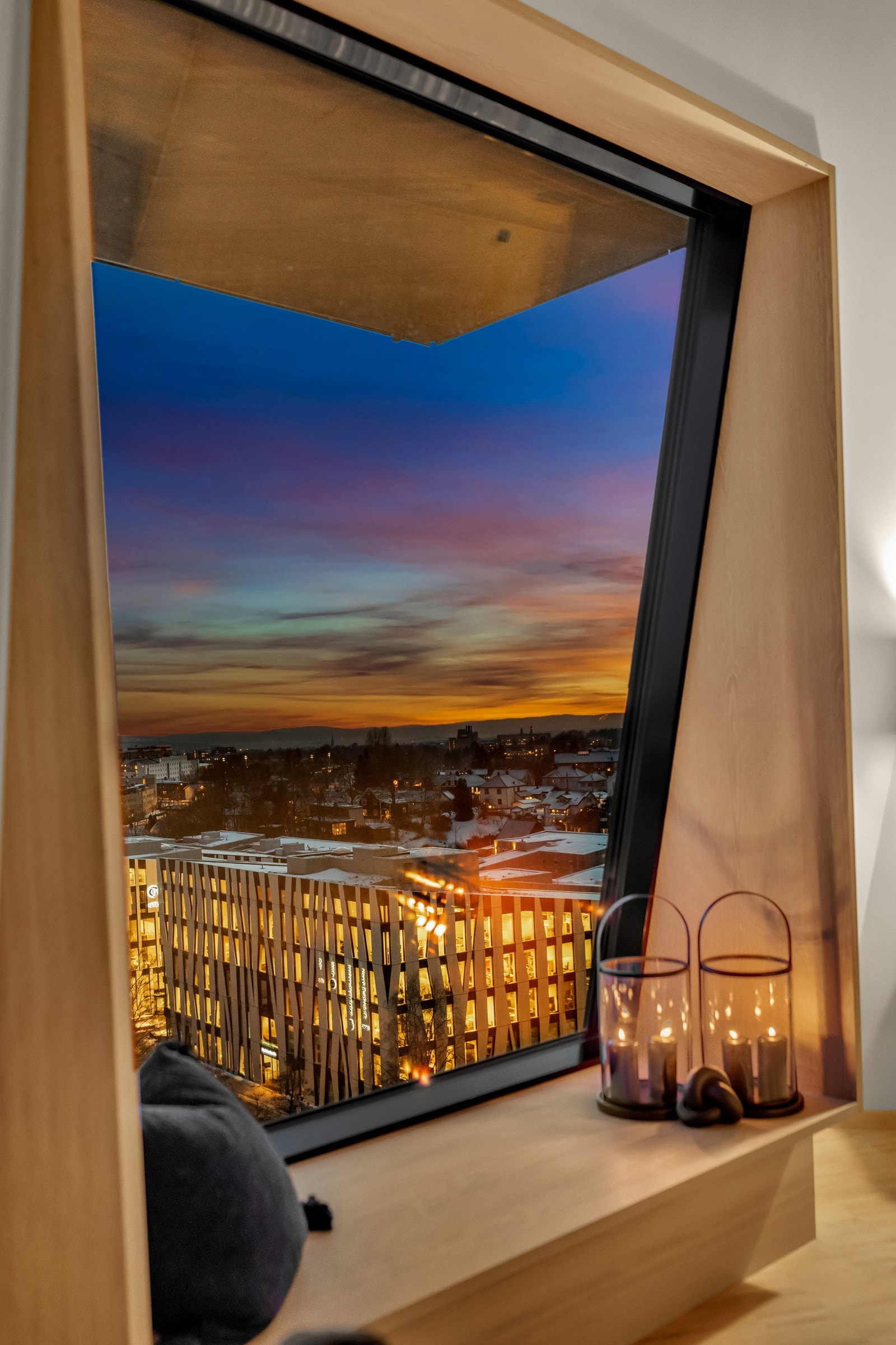 En bred vinduskarm - skap din egen lille plass.... Galleribilde