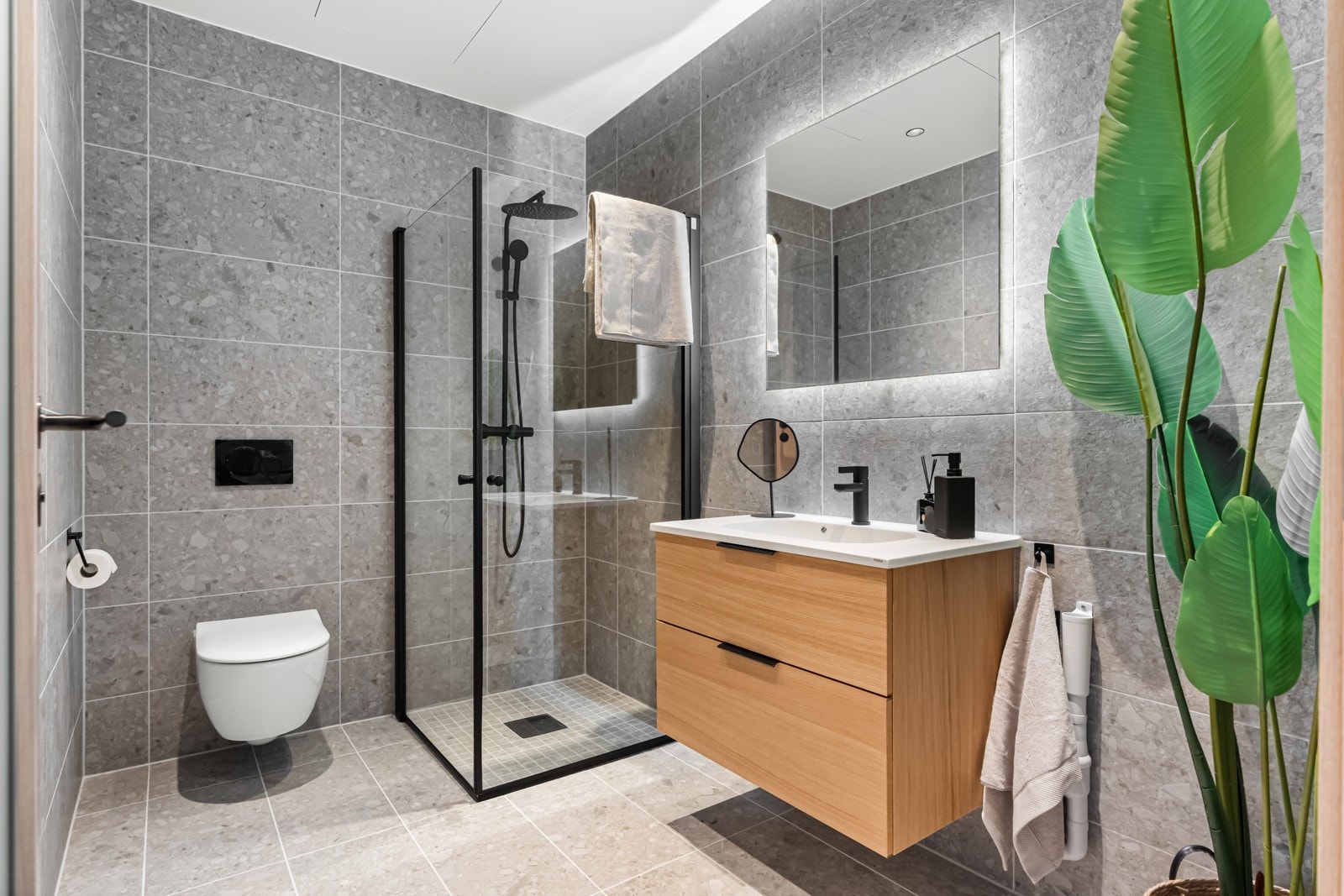 Lekkert bad - også i sort profil Galleribilde