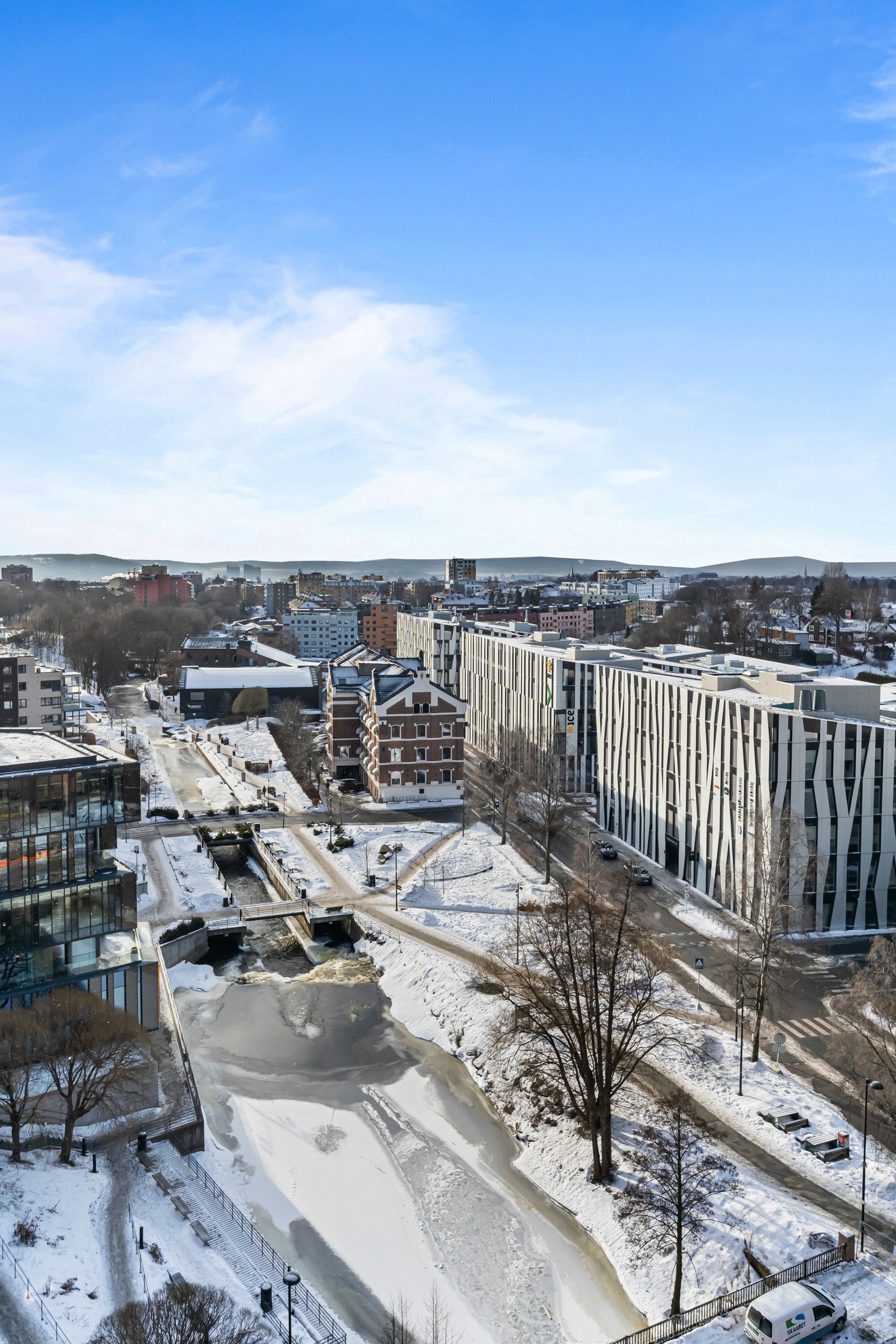 Utsikt fra stuen rett ned mot Akerselva! Galleribilde
