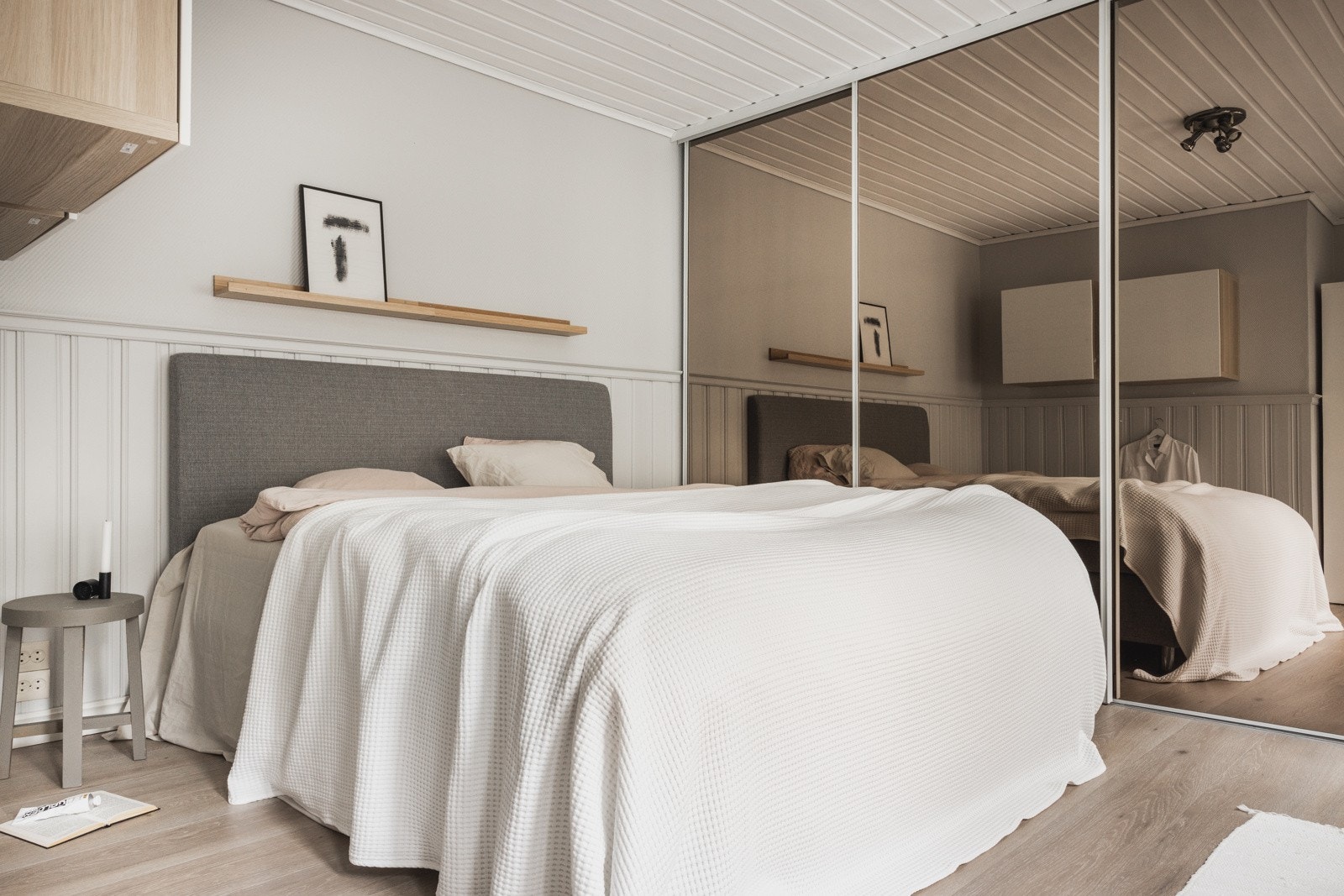 I 1. etasje finner du boligens største soverom på 16 kvm. Galleribilde